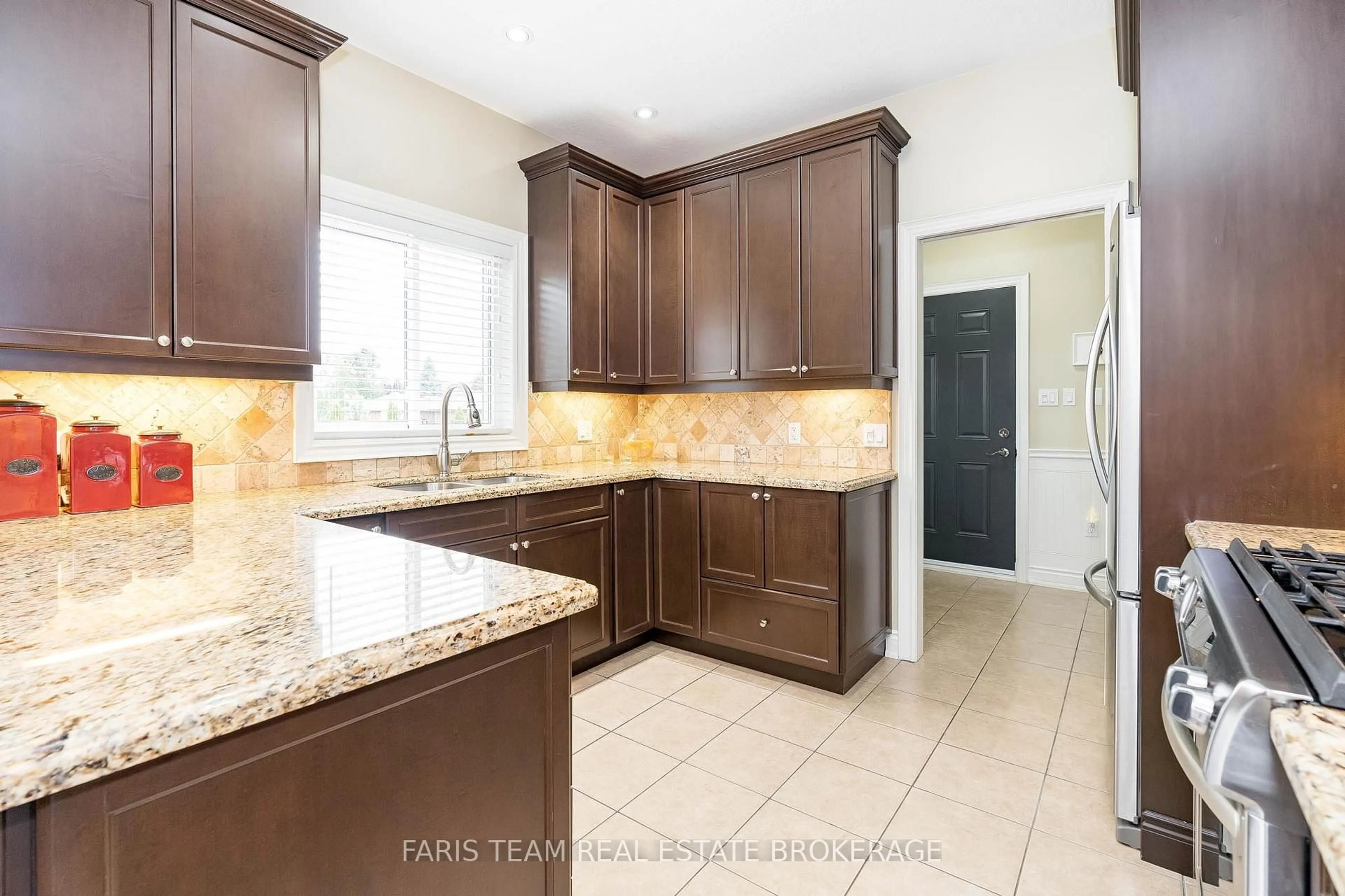 Open concept kitchen, ceramic/tile floor for 1962 Elana Dr, Severn Ontario L3V 0C2