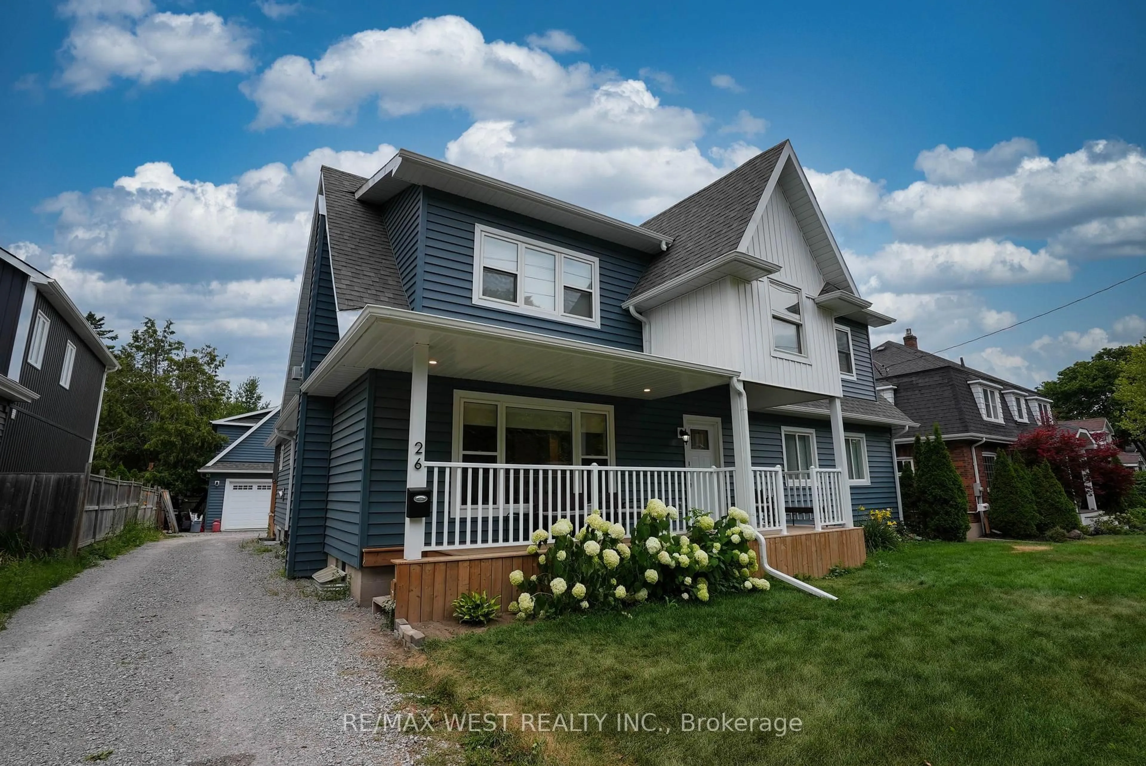 Home with vinyl exterior material, street for 26 Granville St, Barrie Ontario L4N 3J9
