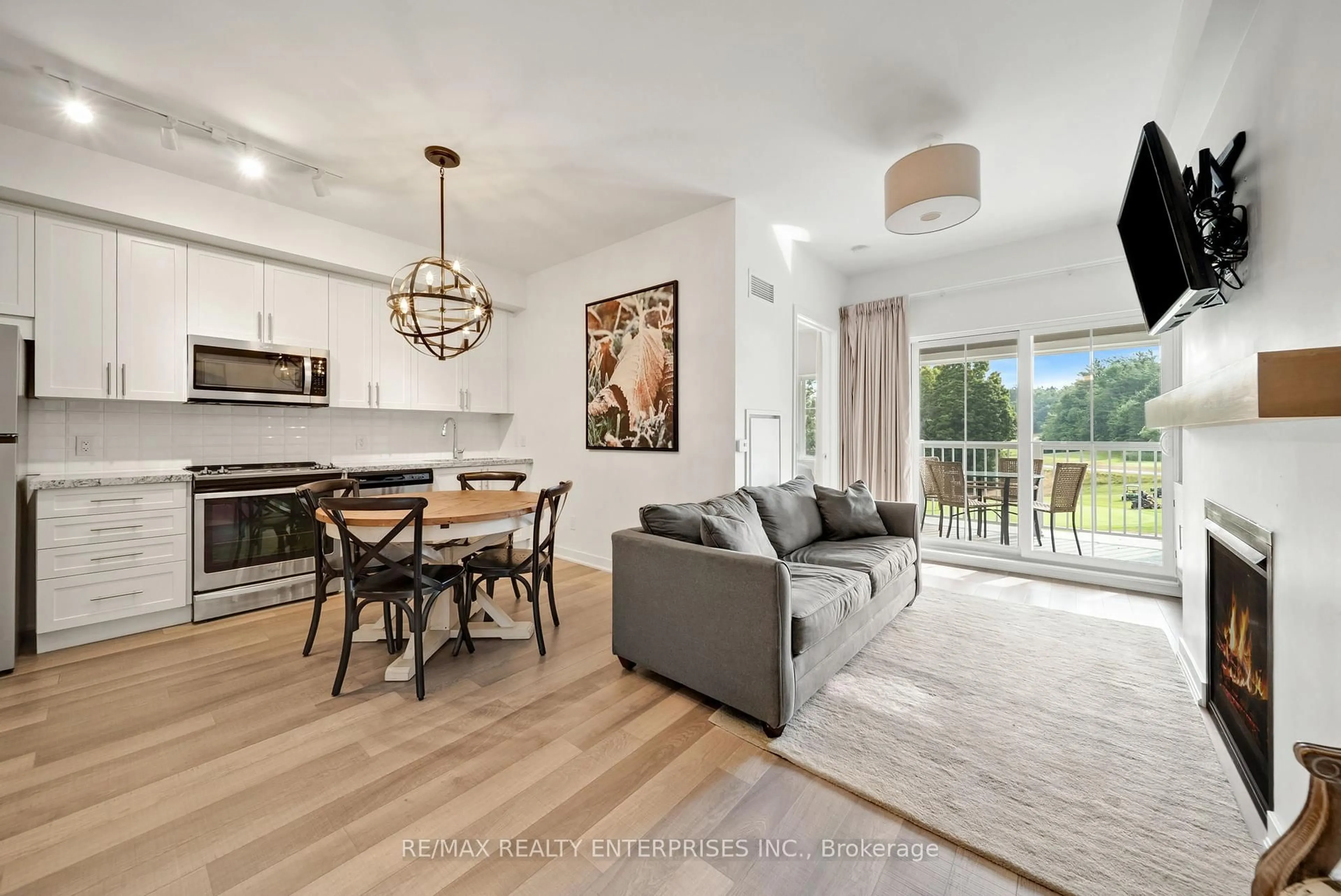 Living room with furniture, unknown for 40 Horseshoe Blvd #411, Oro-Medonte Ontario L4M 4Y8