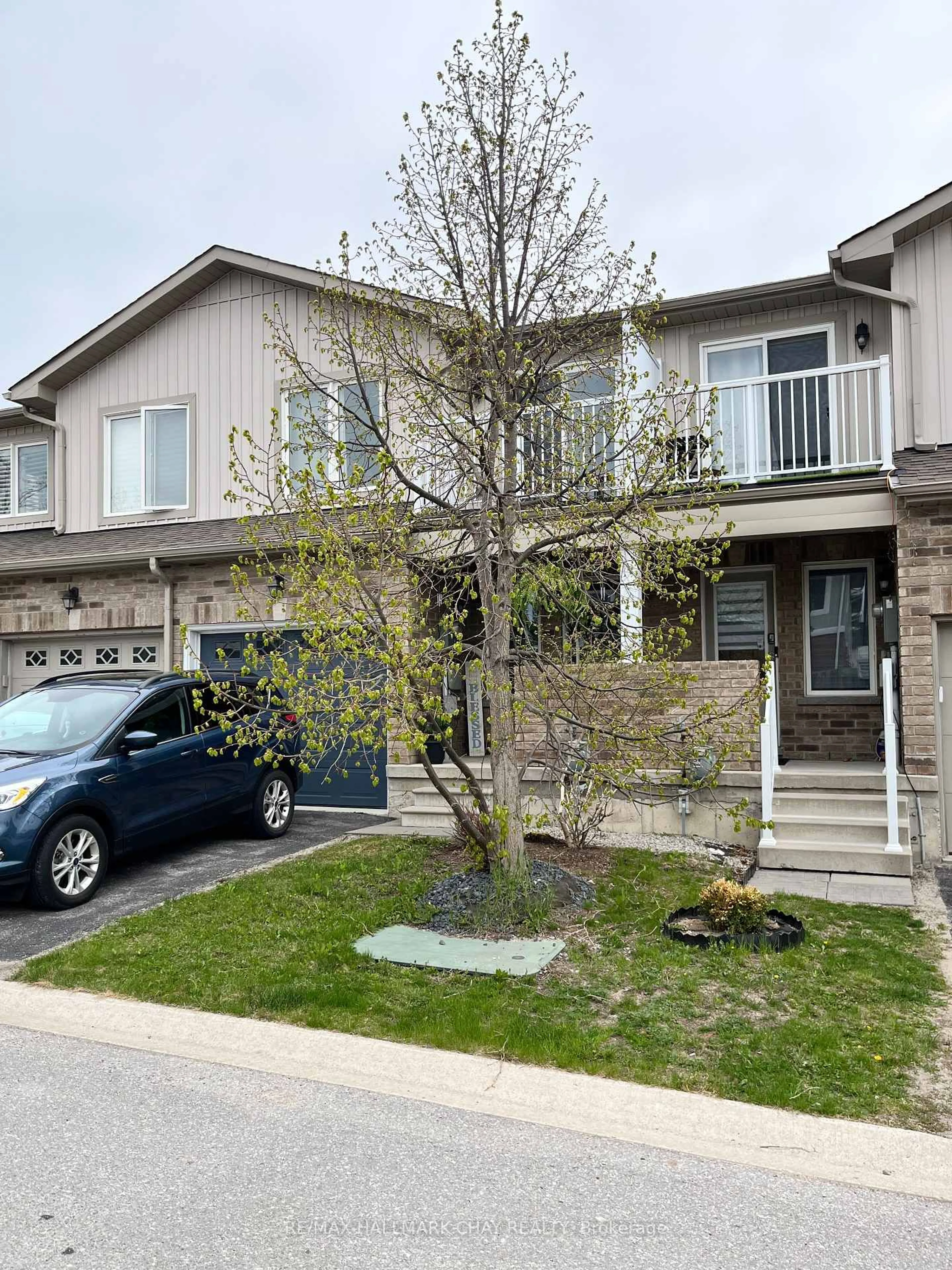 Unknown for 90 Sovereigns Gate #7, Barrie Ontario L4N 0Y9