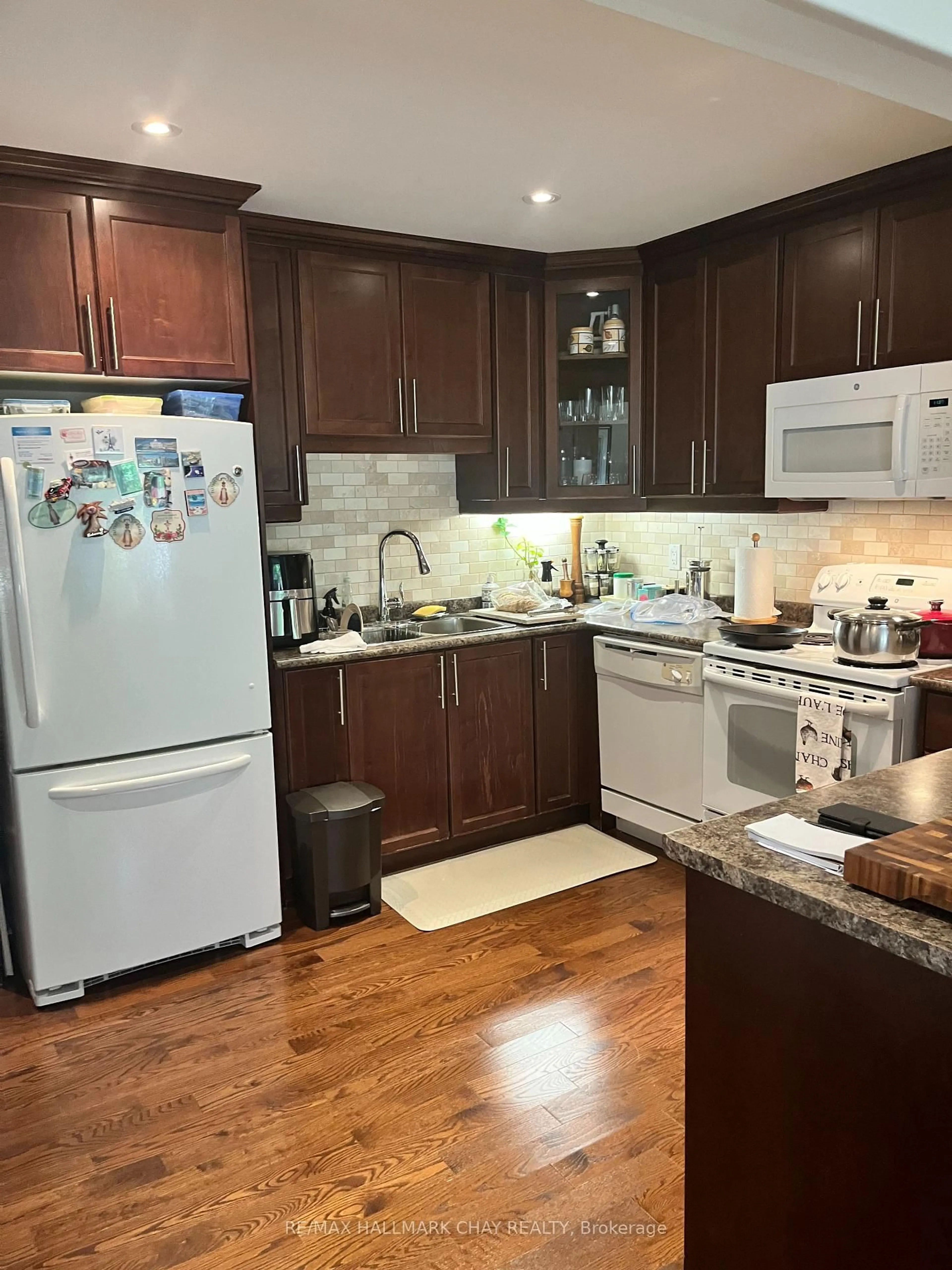 Open concept kitchen, wood/laminate floor for 90 Sovereigns Gate #7, Barrie Ontario L4N 0Y9