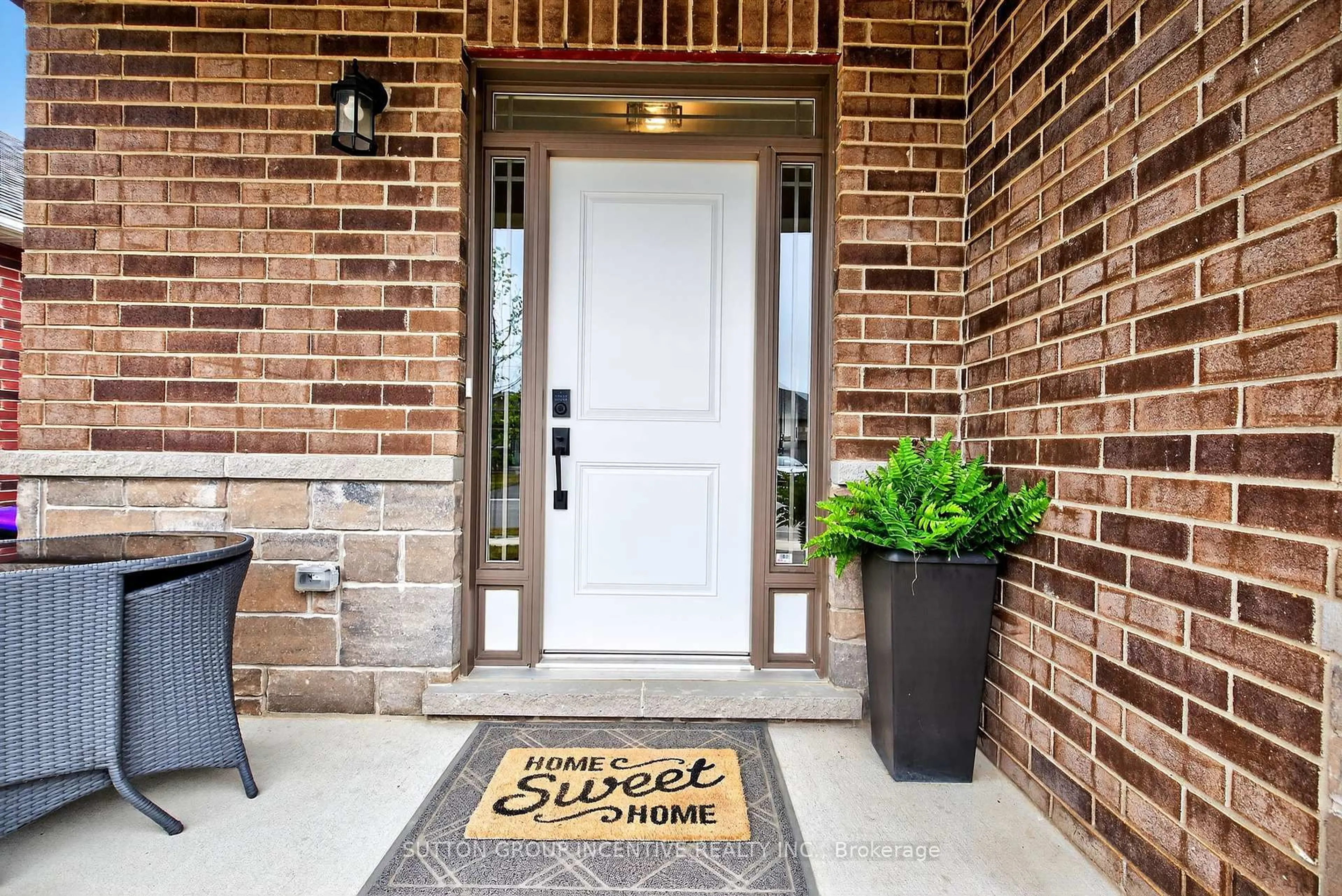 Indoor entryway for 140 Ritchie Cres, Springwater Ontario L0L 1P0