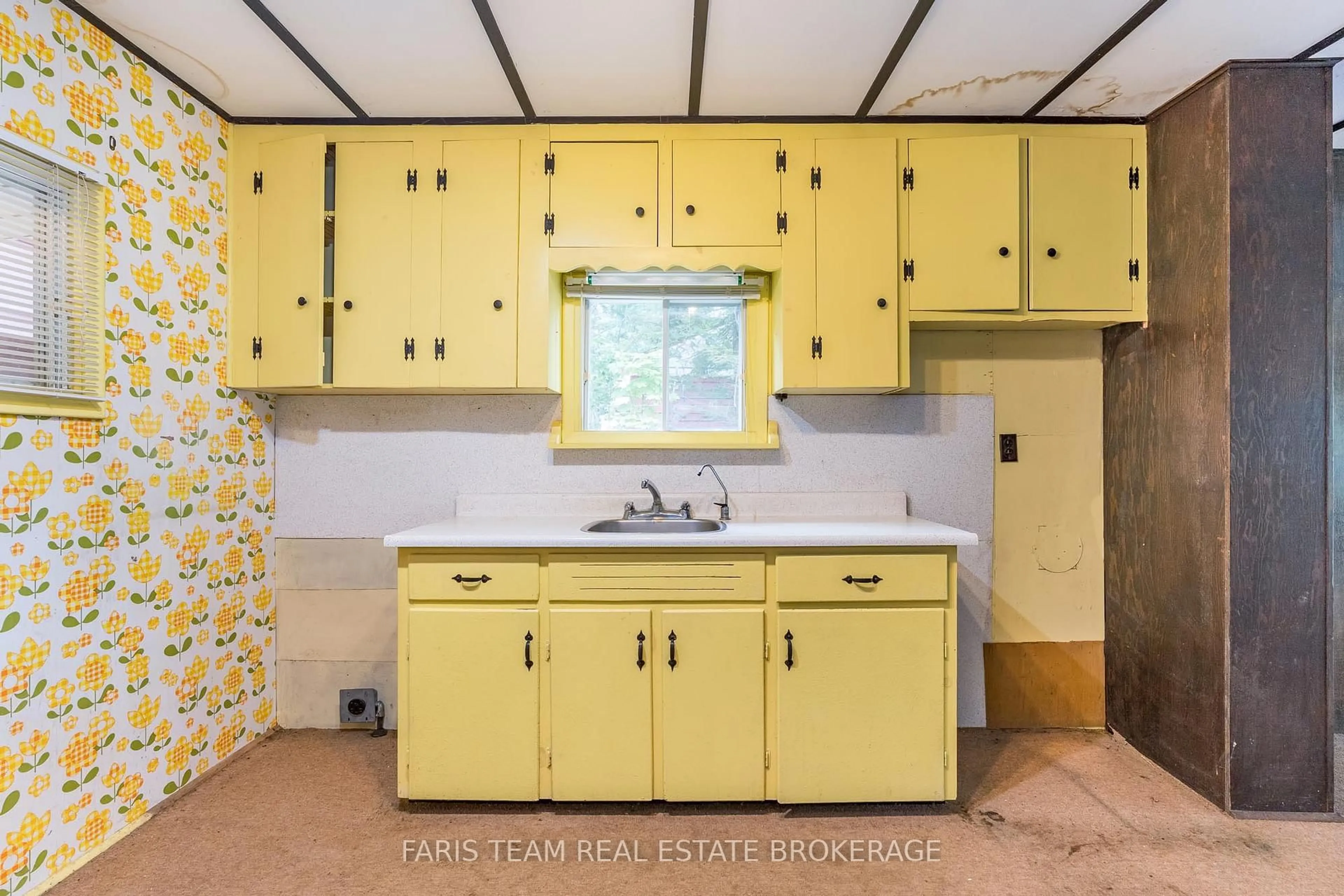 Standard kitchen, unknown for 15 Woodside Ave, Tiny Ontario L0L 1P1