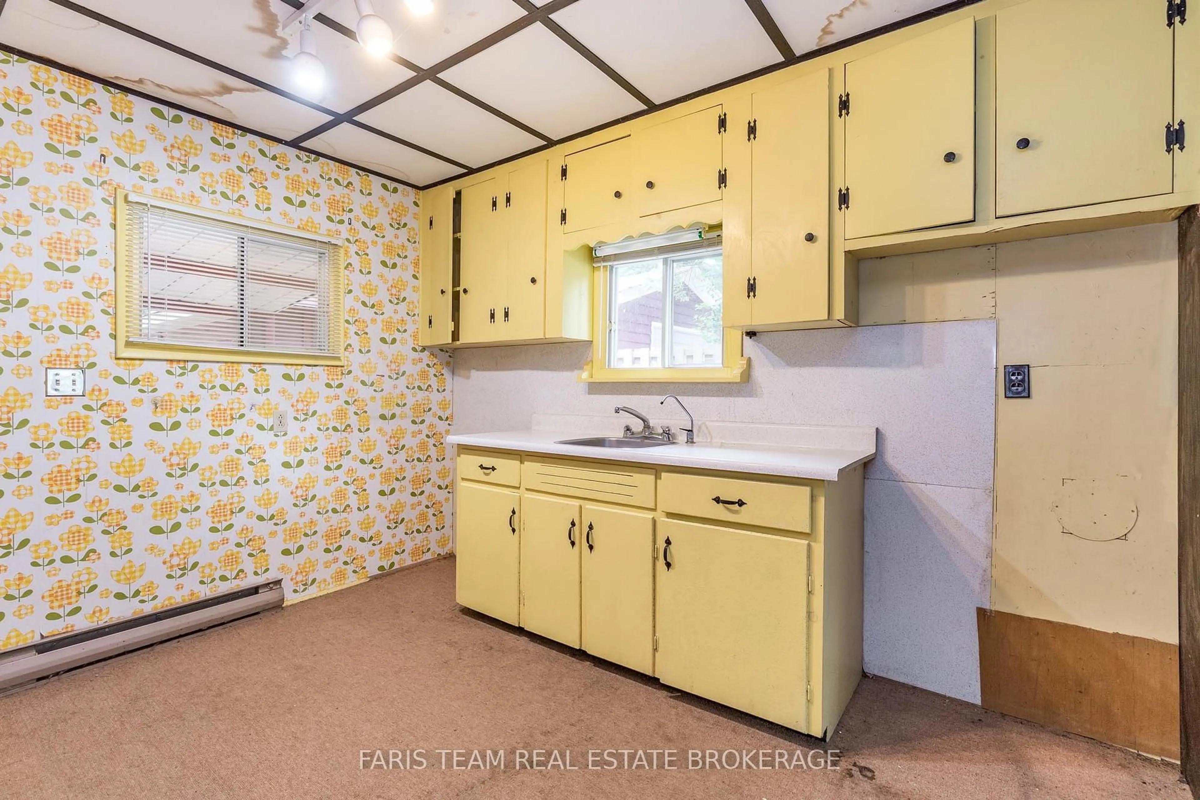 Standard kitchen, unknown for 15 Woodside Ave, Tiny Ontario L0L 1P1