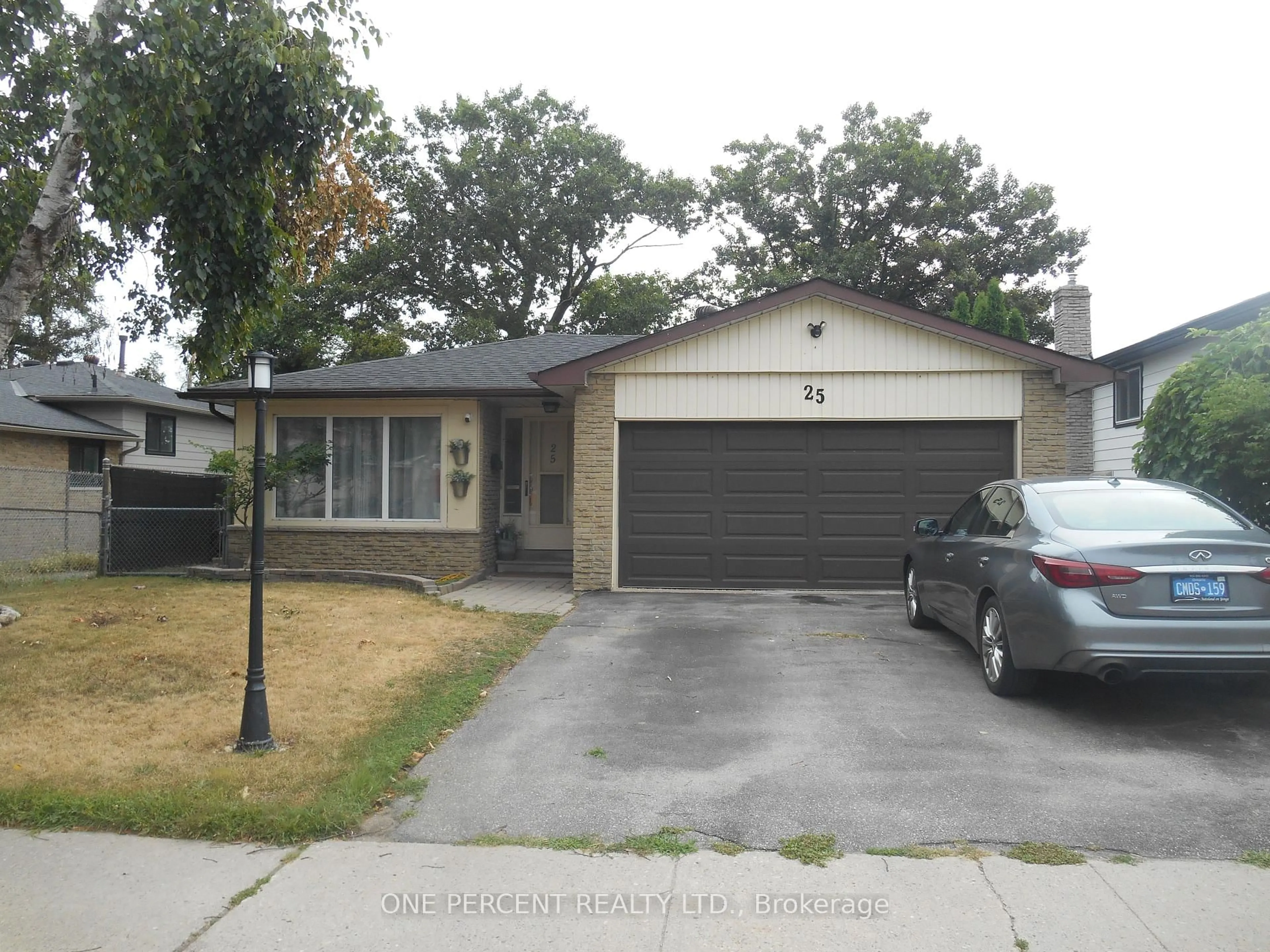 Home with vinyl exterior material, street for 25 Chieftain Cres, Barrie Ontario L4N 4L4