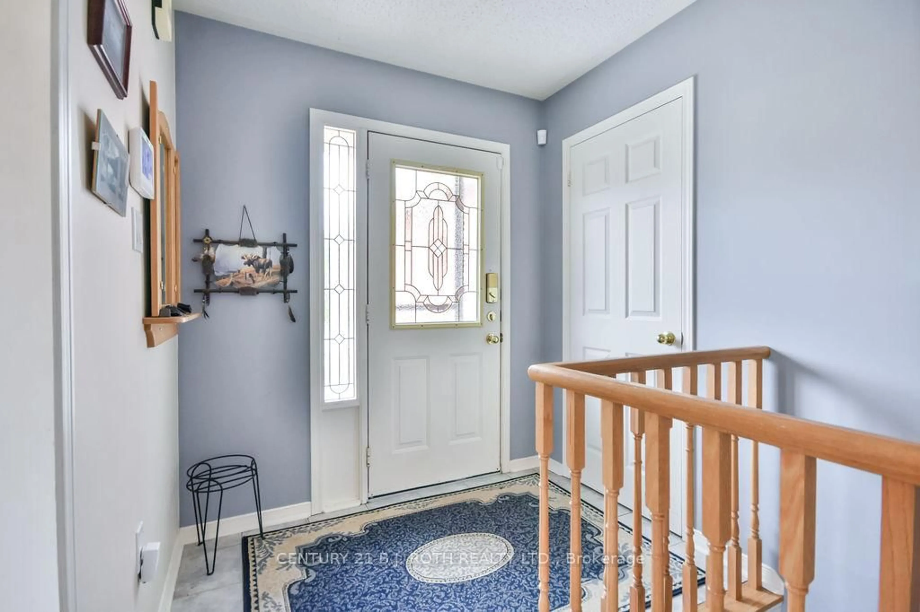Indoor entryway for 26 Johnson St, Orillia Ontario L3V 7S4