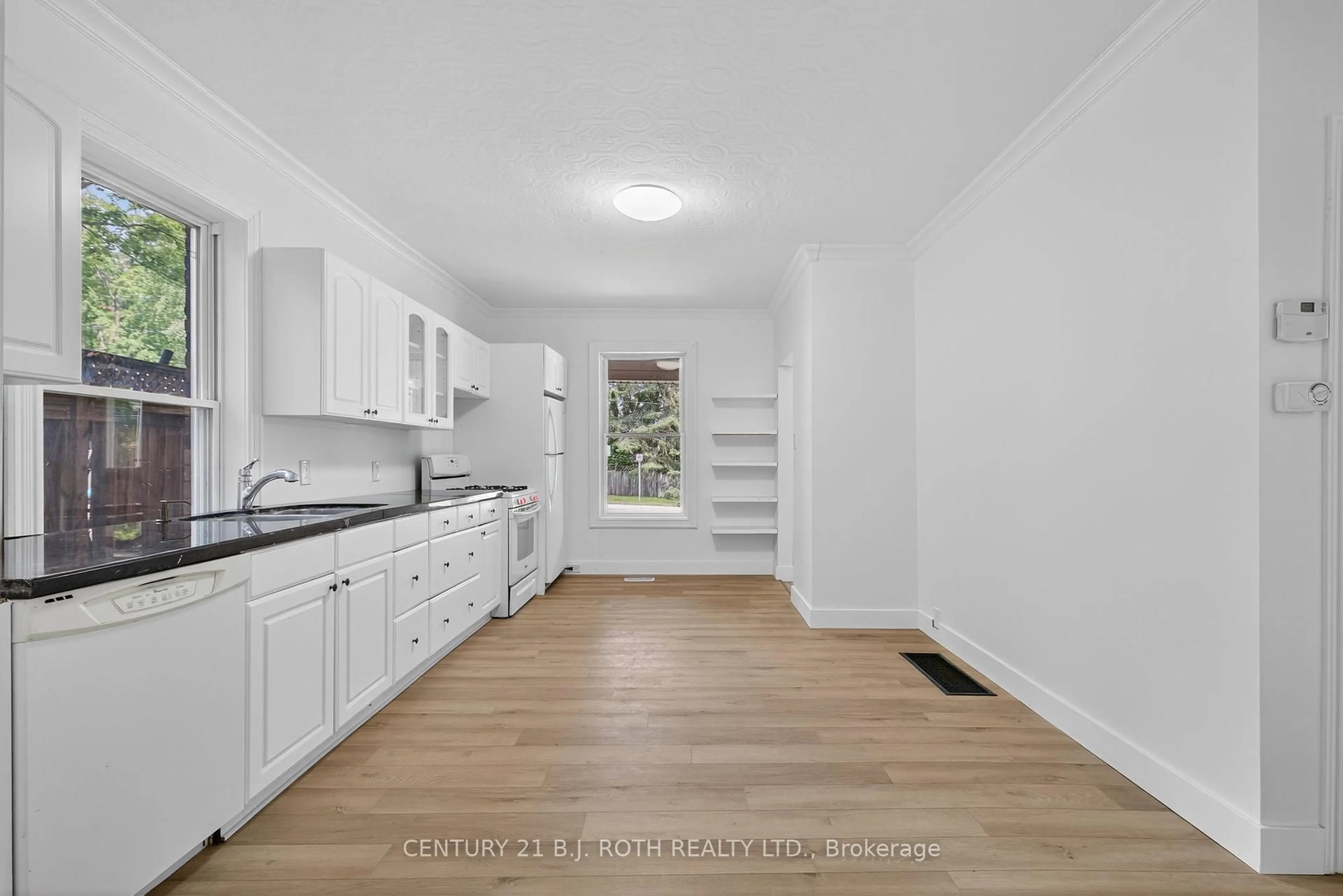 Standard kitchen, unknown for 153 Laclie St, Orillia Ontario L3V 4N1
