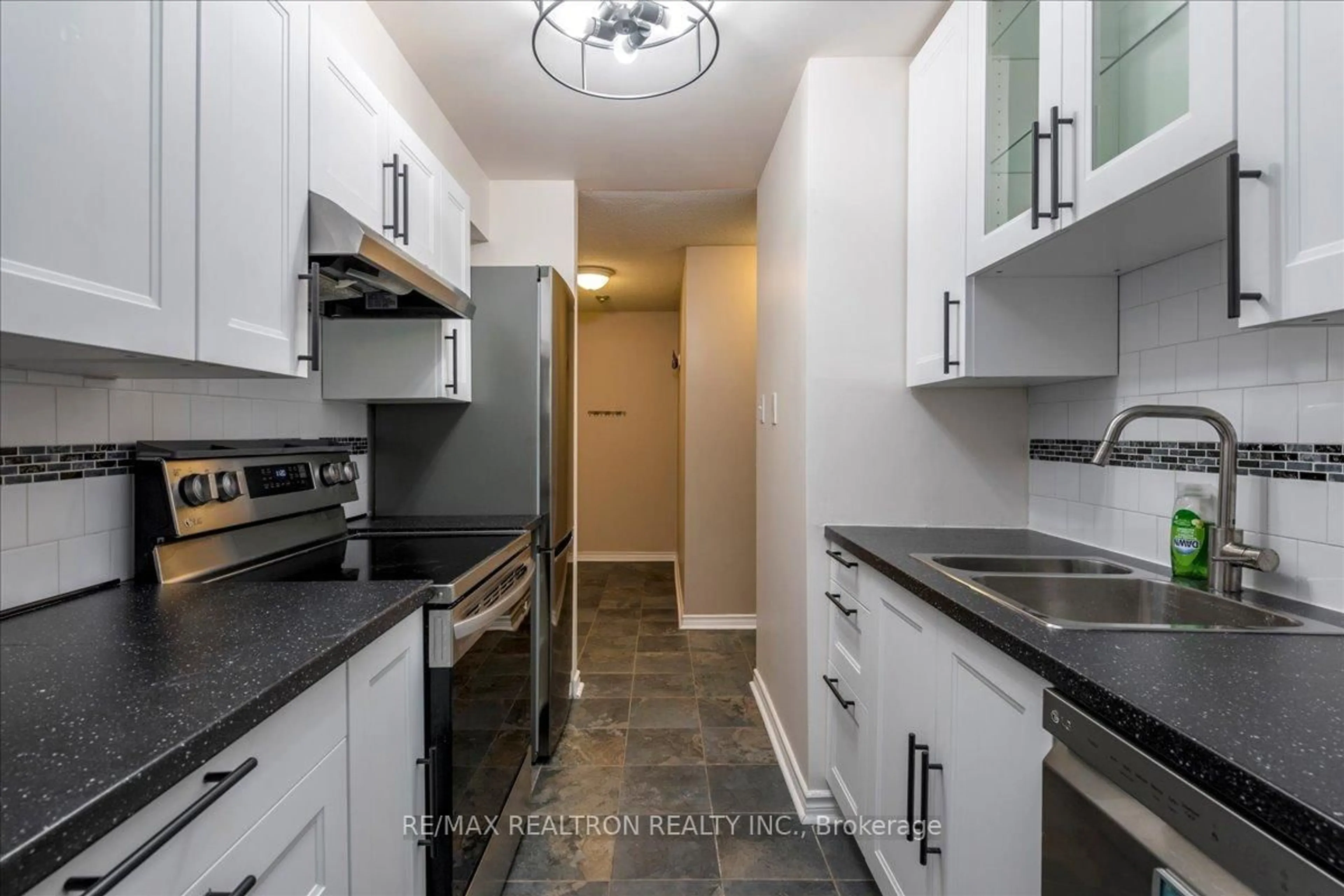 Standard kitchen, unknown for 25 Meadow Lane #210, Barrie Ontario L4N 7K2