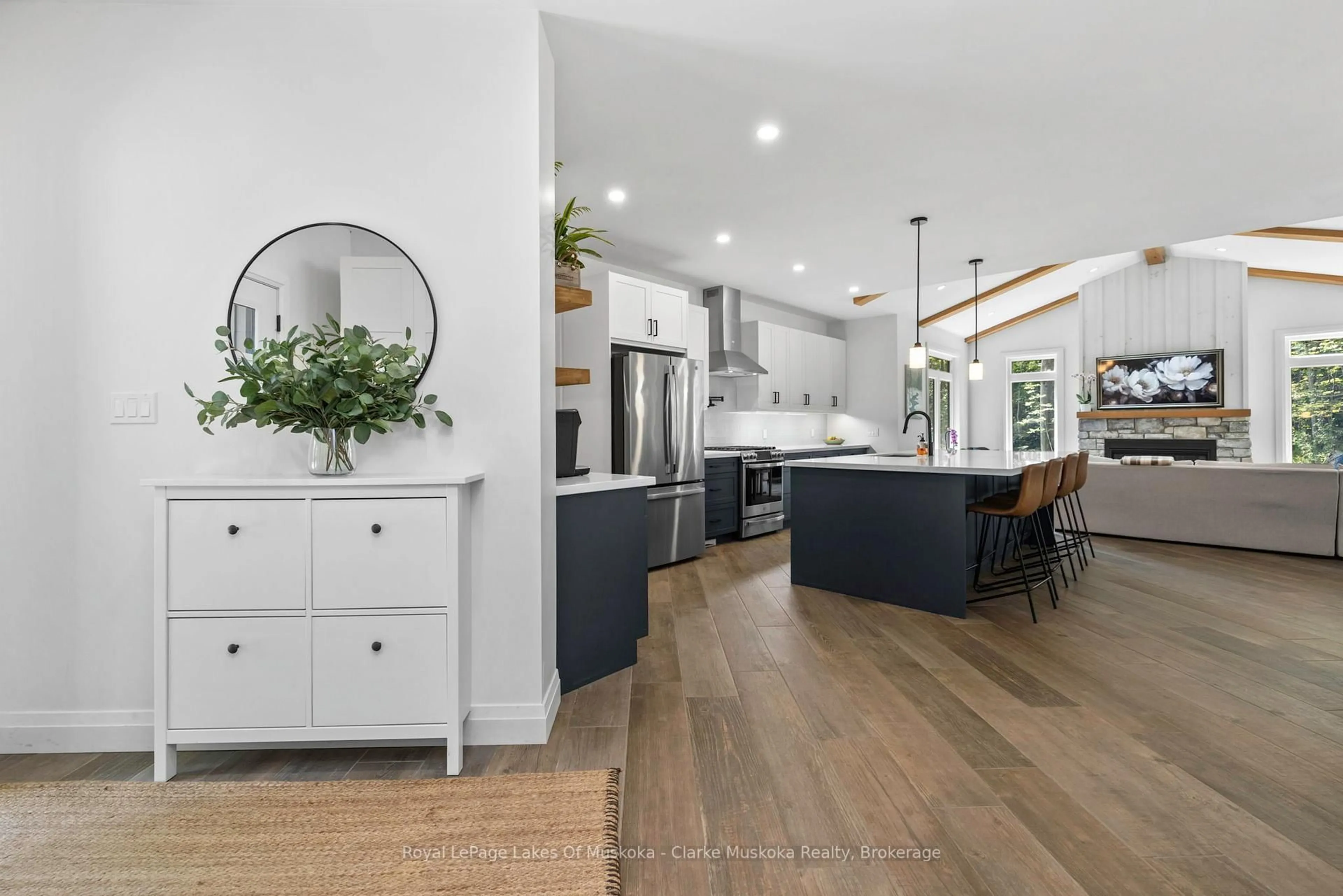 Open concept kitchen, unknown for 3278 Russell Dr, Severn Ontario L0K 1S0