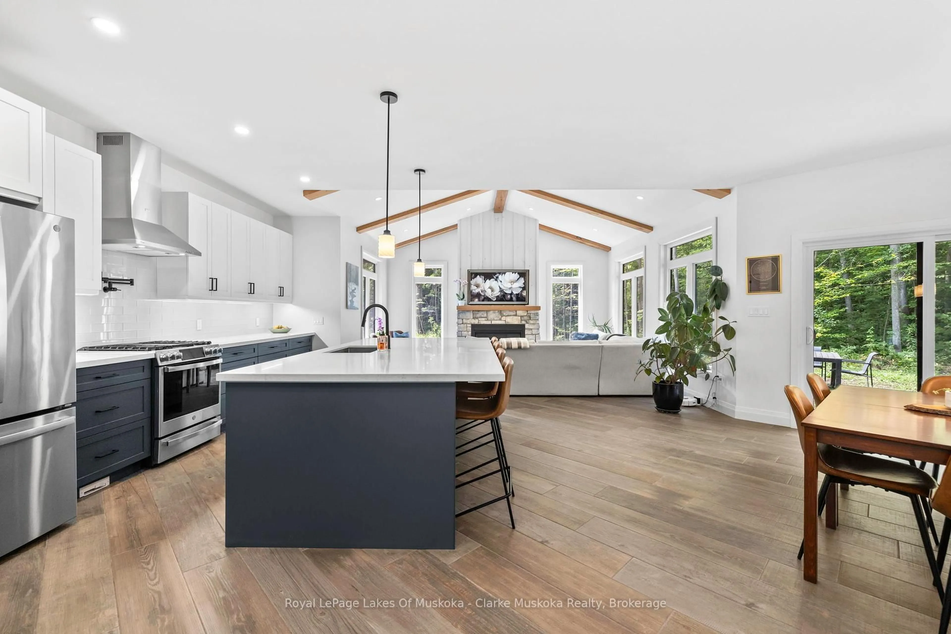 Open concept kitchen, unknown for 3278 Russell Dr, Severn Ontario L0K 1S0