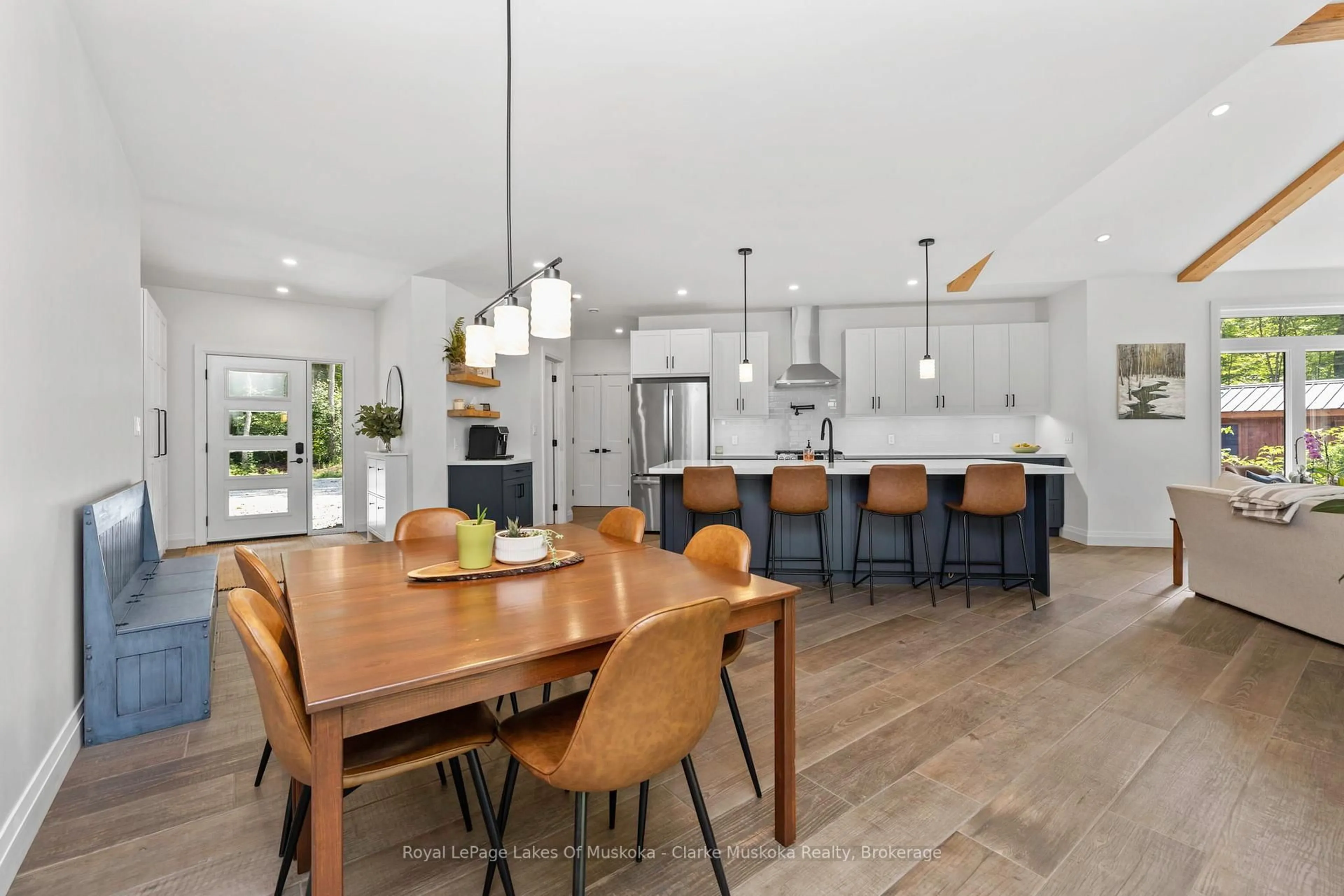 Open concept kitchen, unknown for 3278 Russell Dr, Severn Ontario L0K 1S0