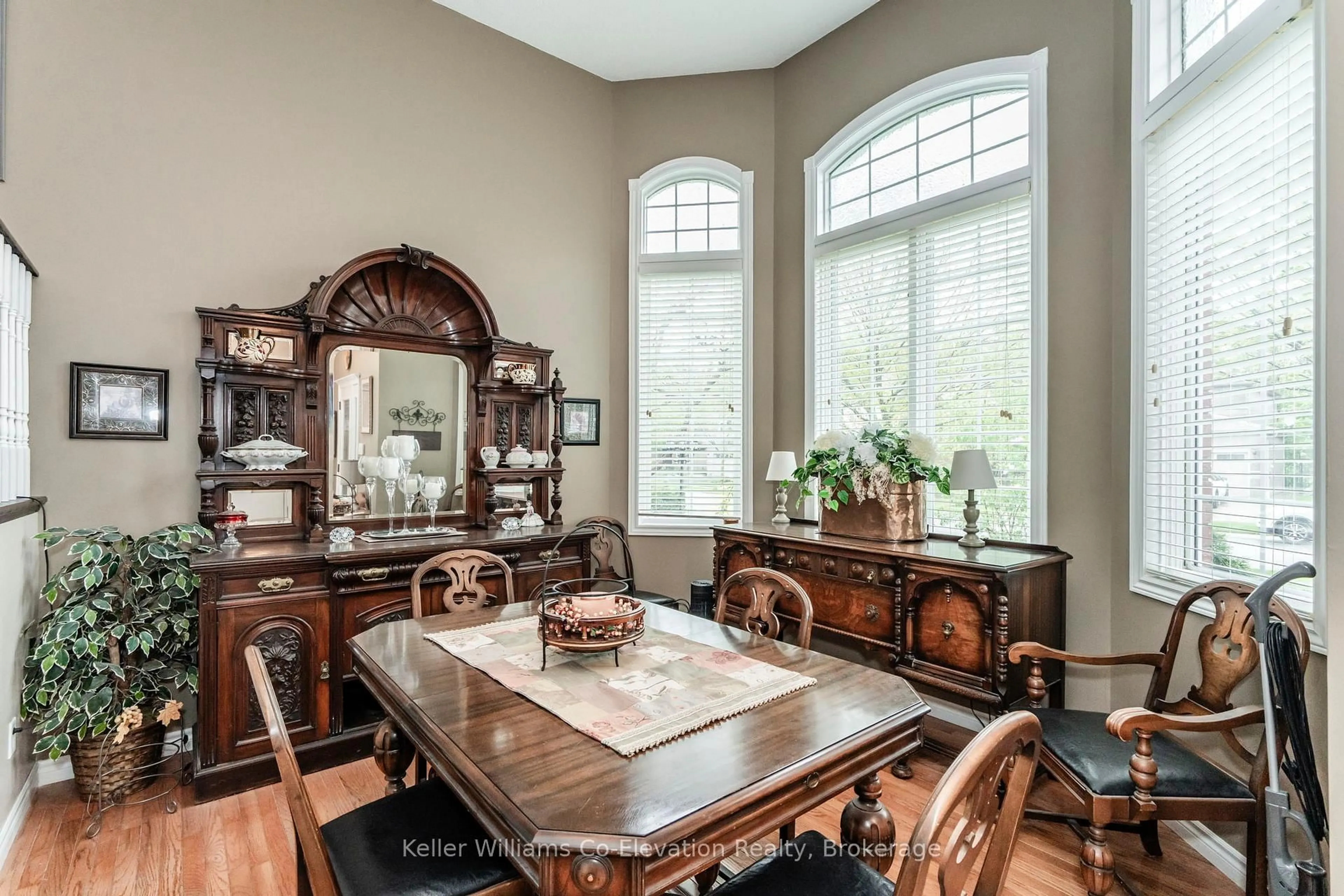Dining room, unknown for 33 Allsop Cres, Barrie Ontario L4N 8T7