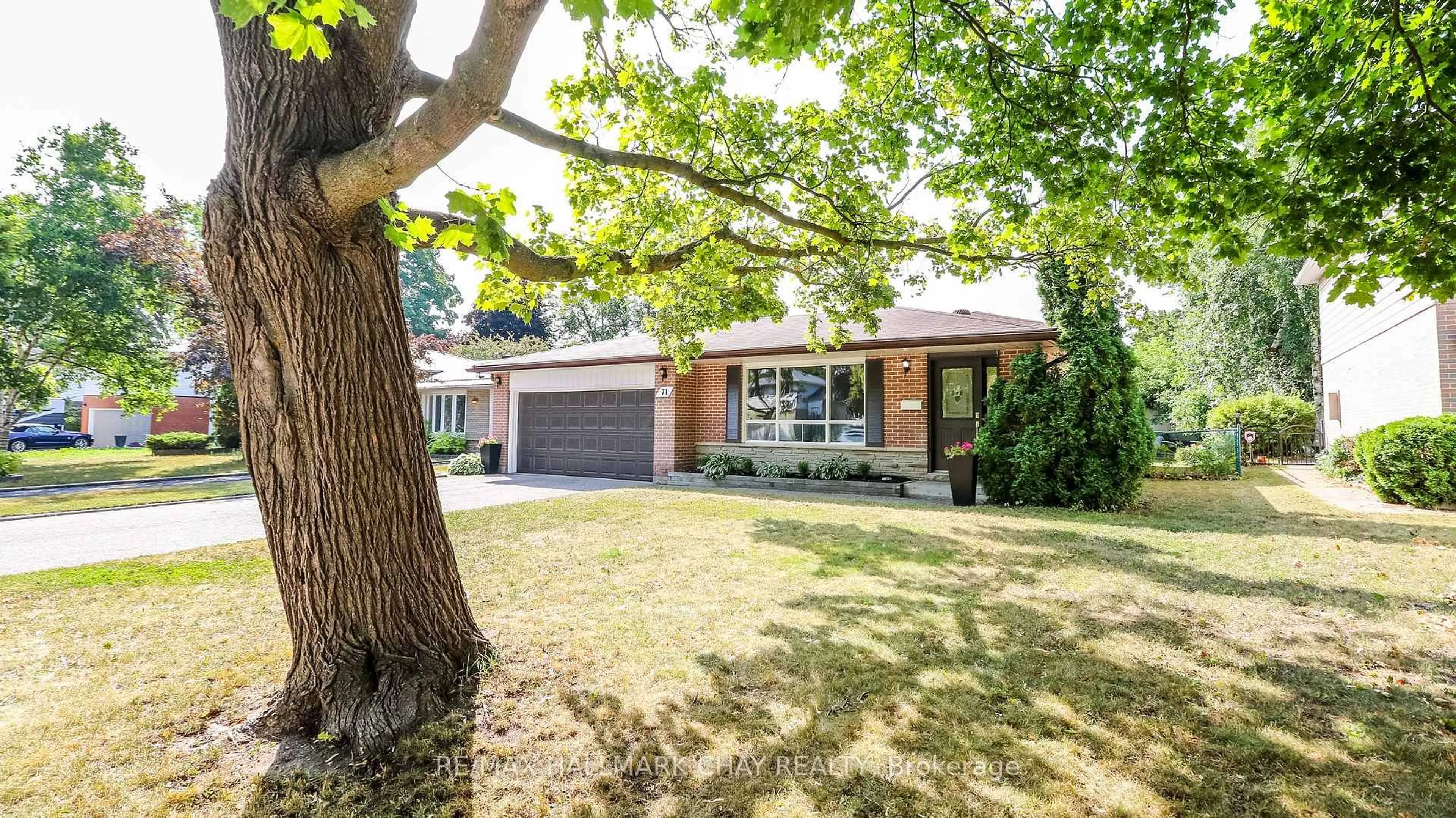 Home with brick exterior material, street for 71 Briar Rd, Barrie Ontario L4N 3M5