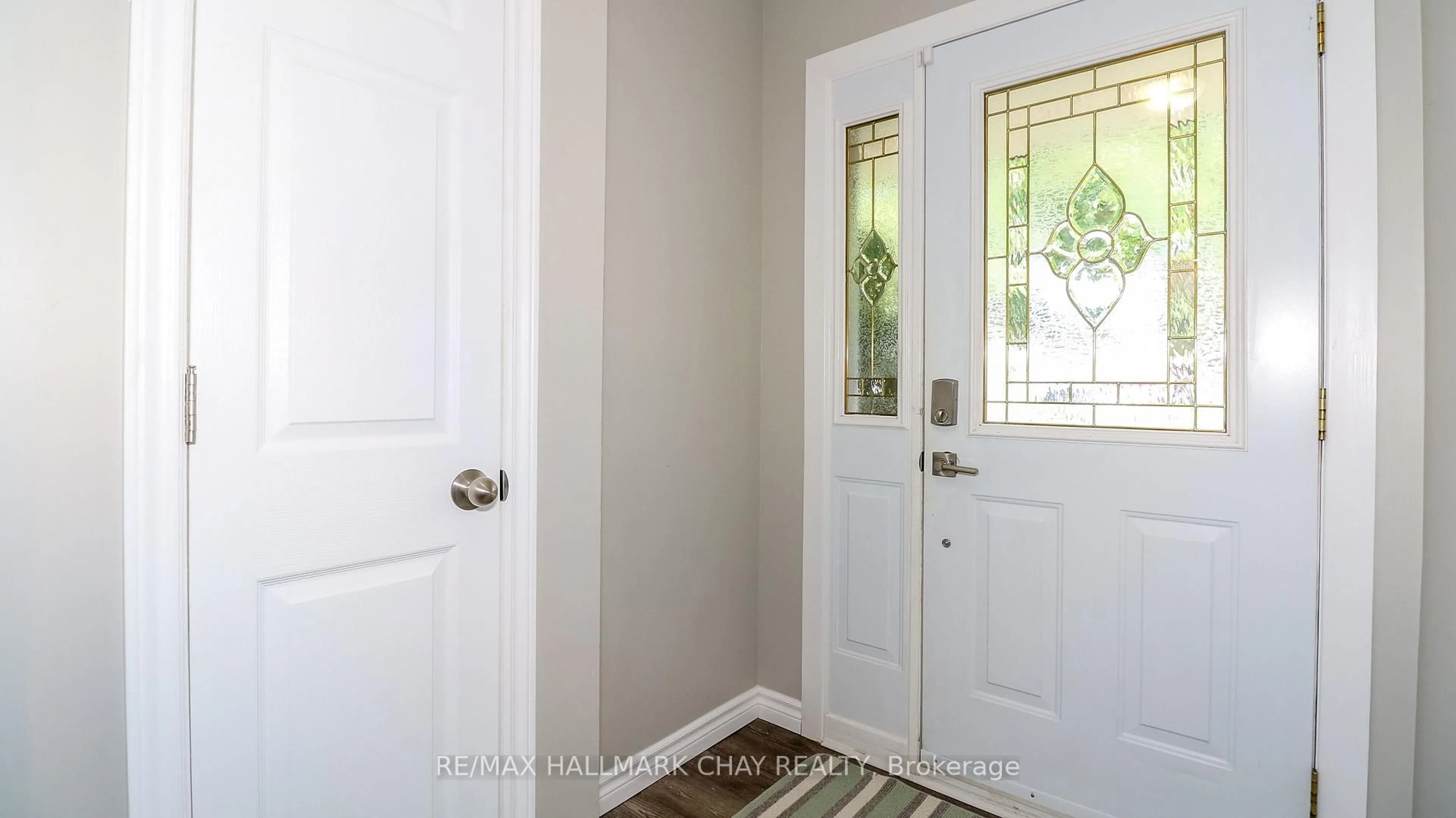 Indoor entryway for 71 Briar Rd, Barrie Ontario L4N 3M5