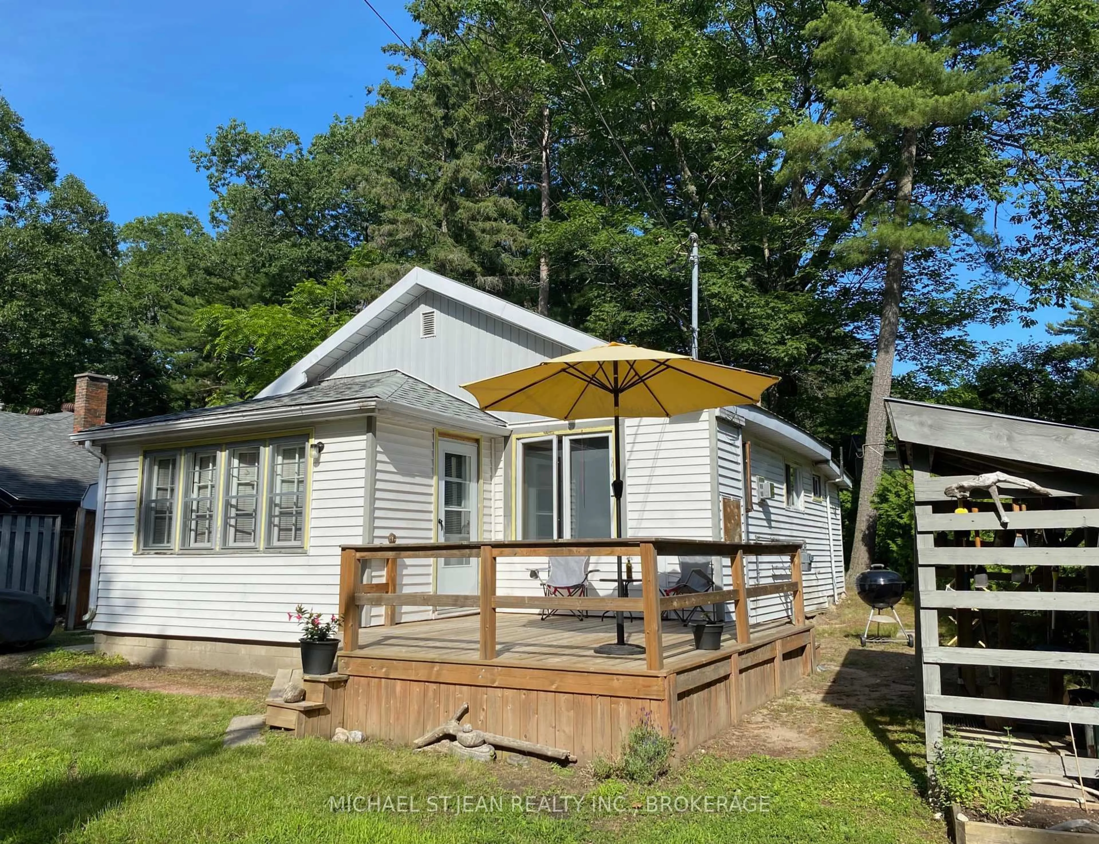 A pic from outside/outdoor area/front of a property/back of a property/a pic from drone, unknown for 221 Tiny Beaches Rd, Tiny Ontario L0L 2J0