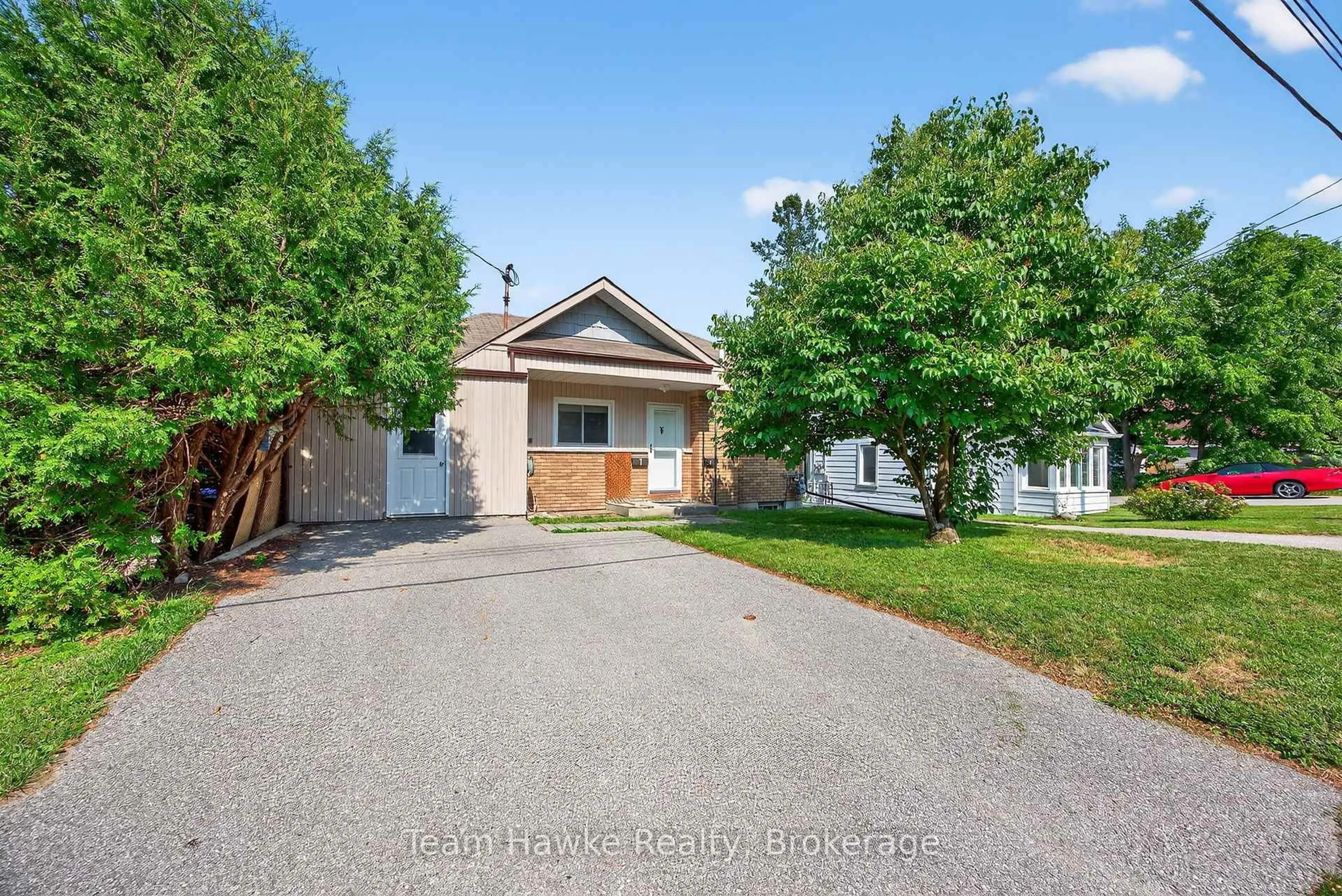 A pic from outside/outdoor area/front of a property/back of a property/a pic from drone, street for 133 Seventh St, Midland Ontario L4R 3Y9