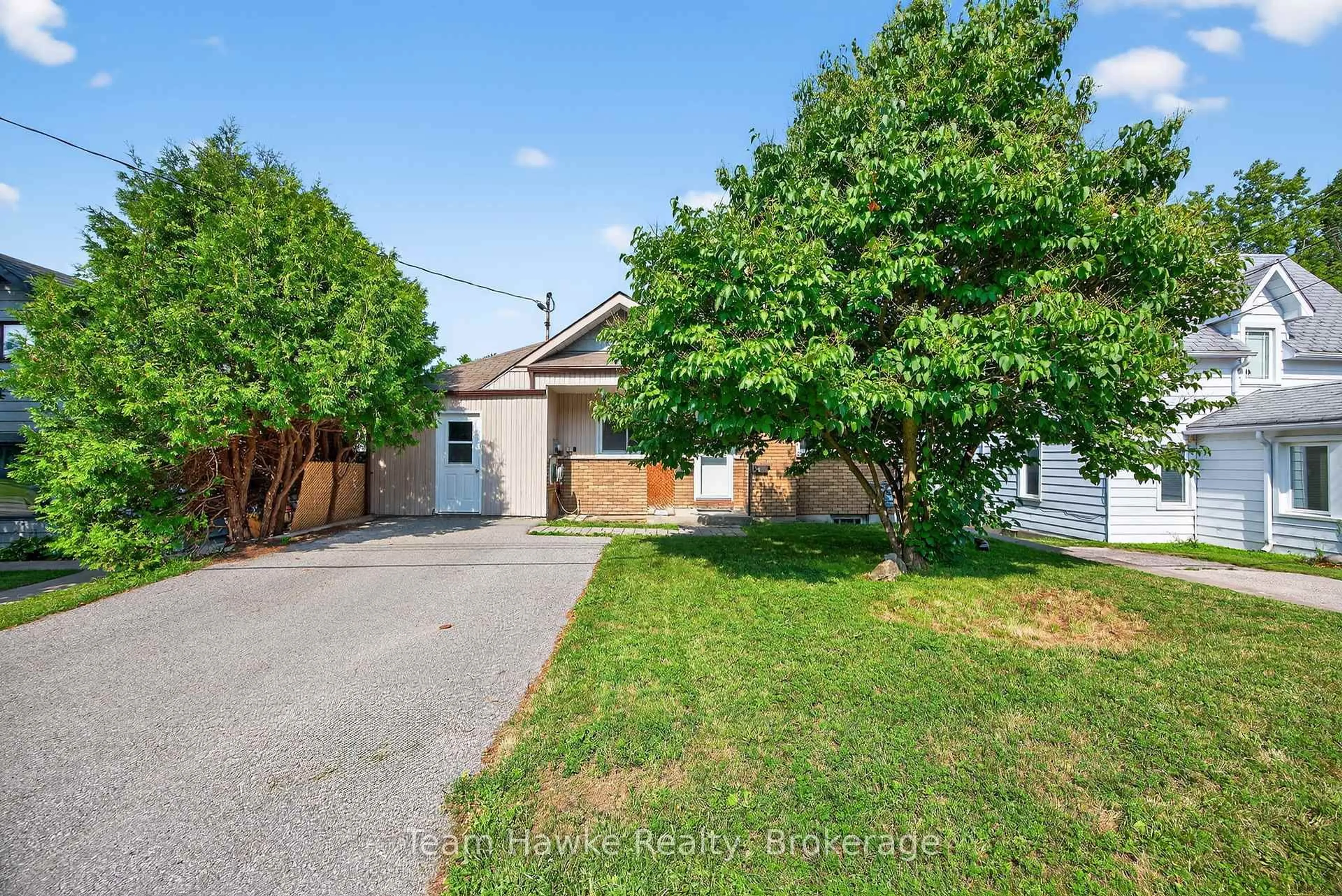 A pic from outside/outdoor area/front of a property/back of a property/a pic from drone, street for 133 Seventh St, Midland Ontario L4R 3Y9