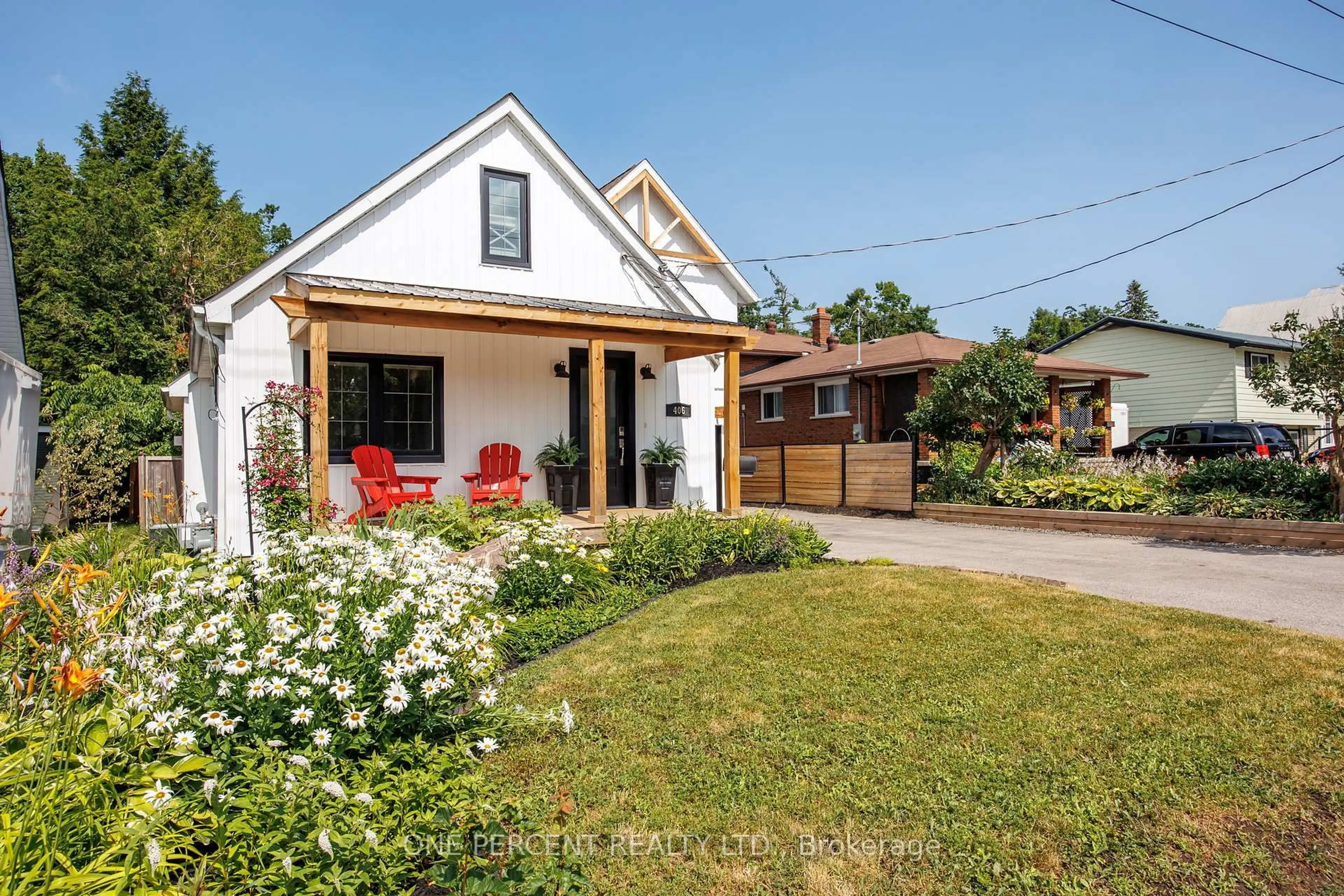 Home with brick exterior material, street for 406 Peter St, Orillia Ontario L3V 5A7