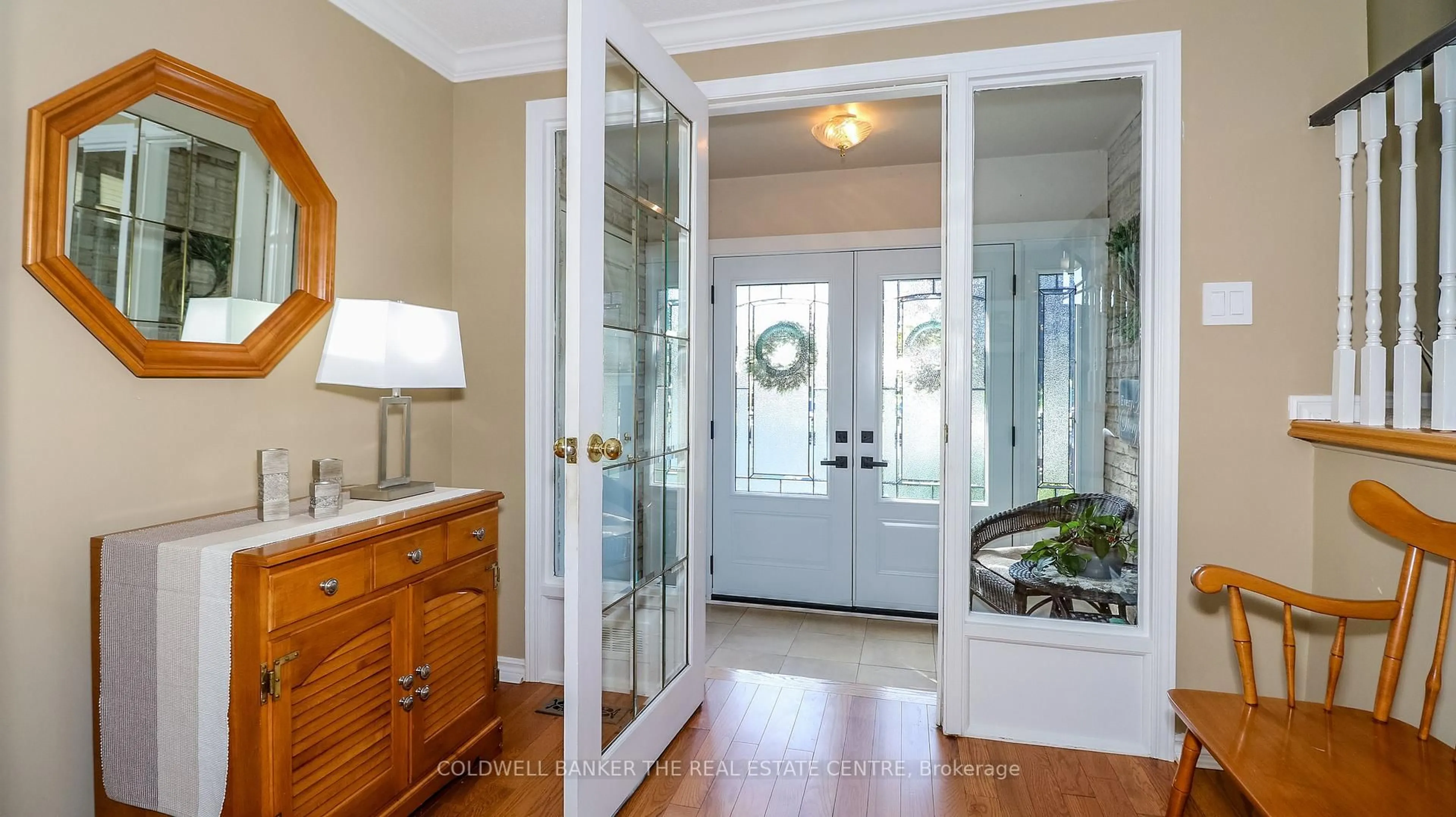 Indoor entryway for 60 Chieftain Cres, Barrie Ontario L4N 4L8