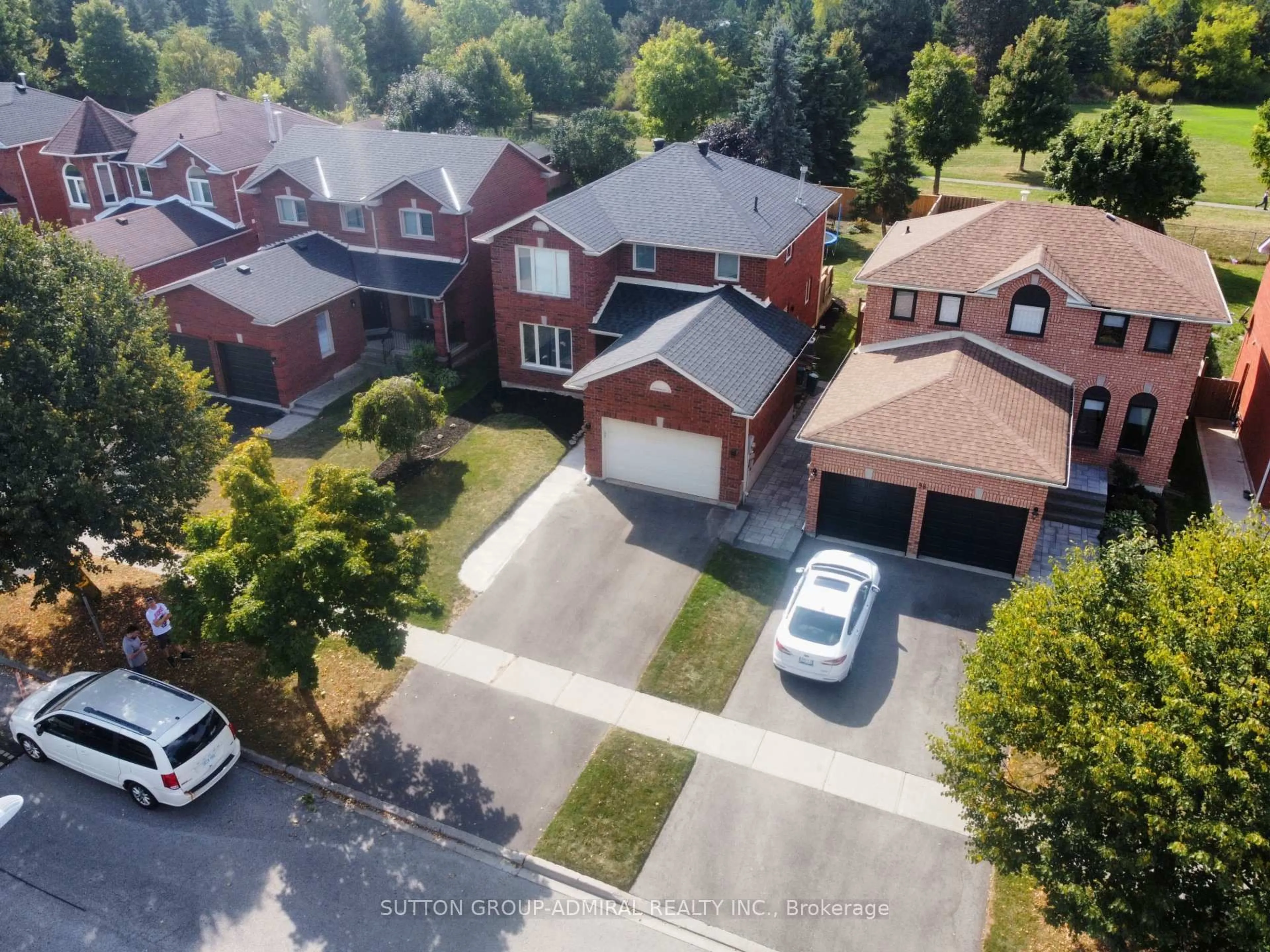 A pic from outside/outdoor area/front of a property/back of a property/a pic from drone, street for 96 Golden Meadow Rd, Barrie Ontario L4N 7G4