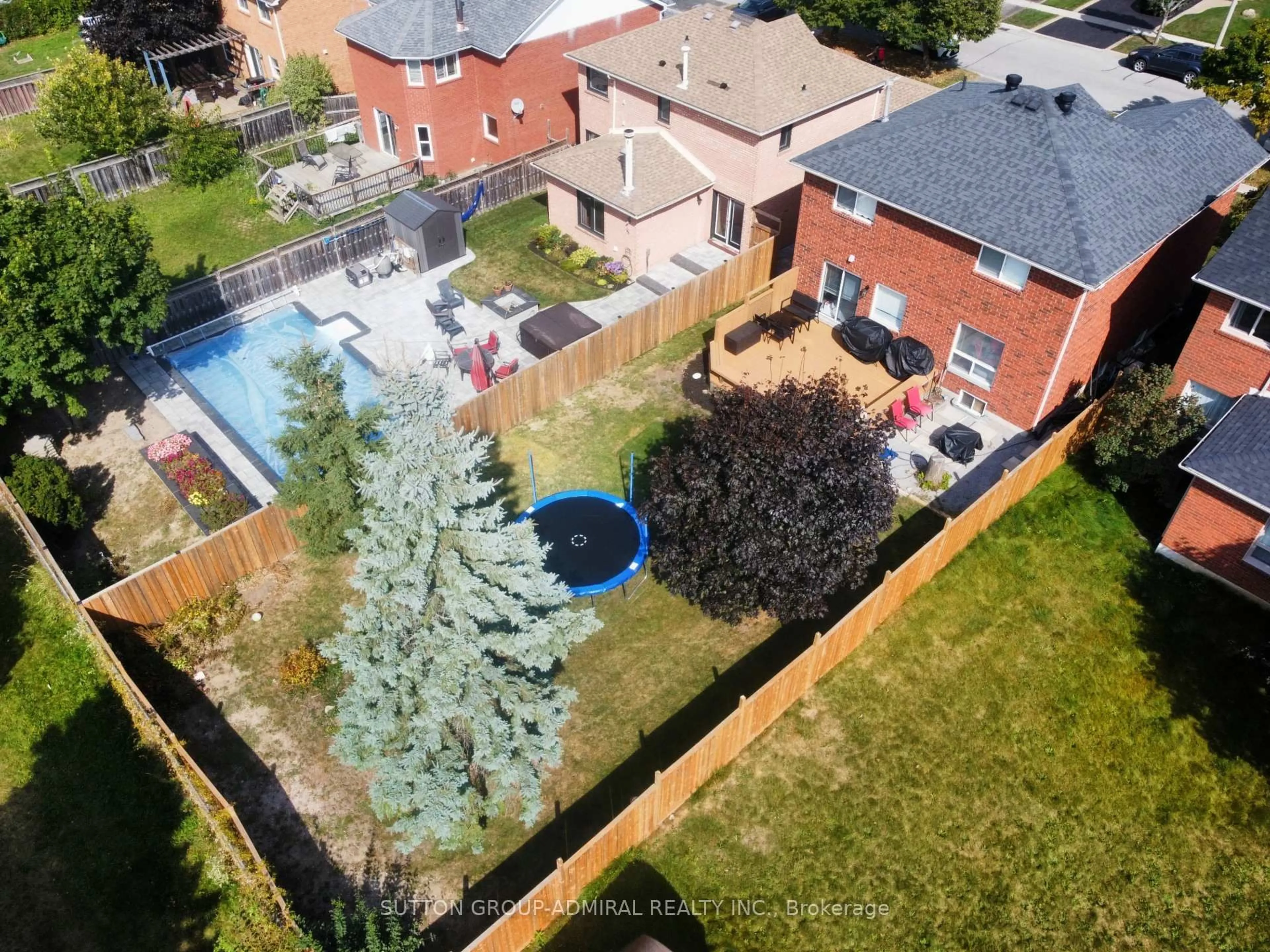 A pic from outside/outdoor area/front of a property/back of a property/a pic from drone, street for 96 Golden Meadow Rd, Barrie Ontario L4N 7G4