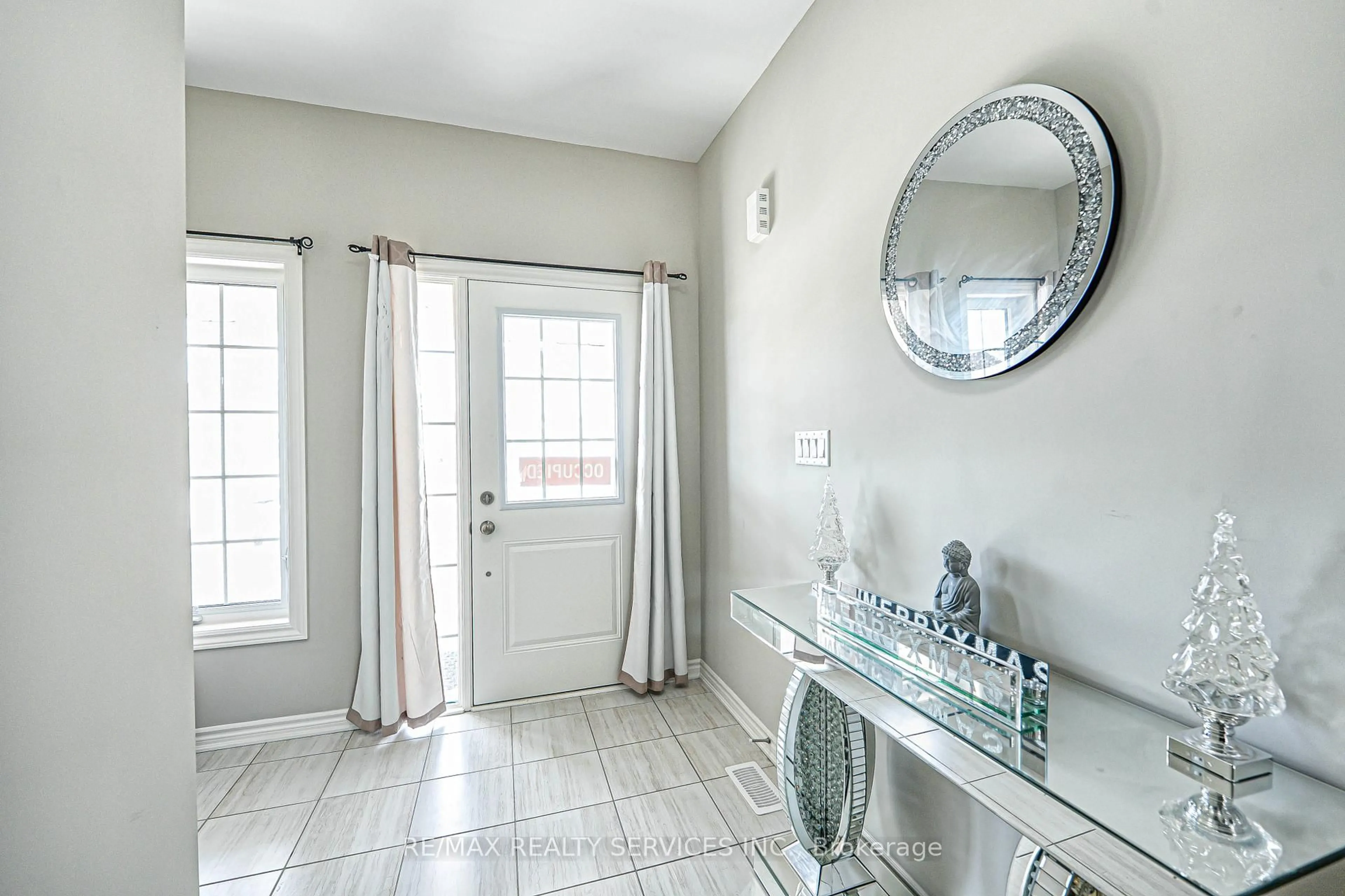 Indoor entryway for 207 Cubitt St, Clearview Ontario L0M 1S0