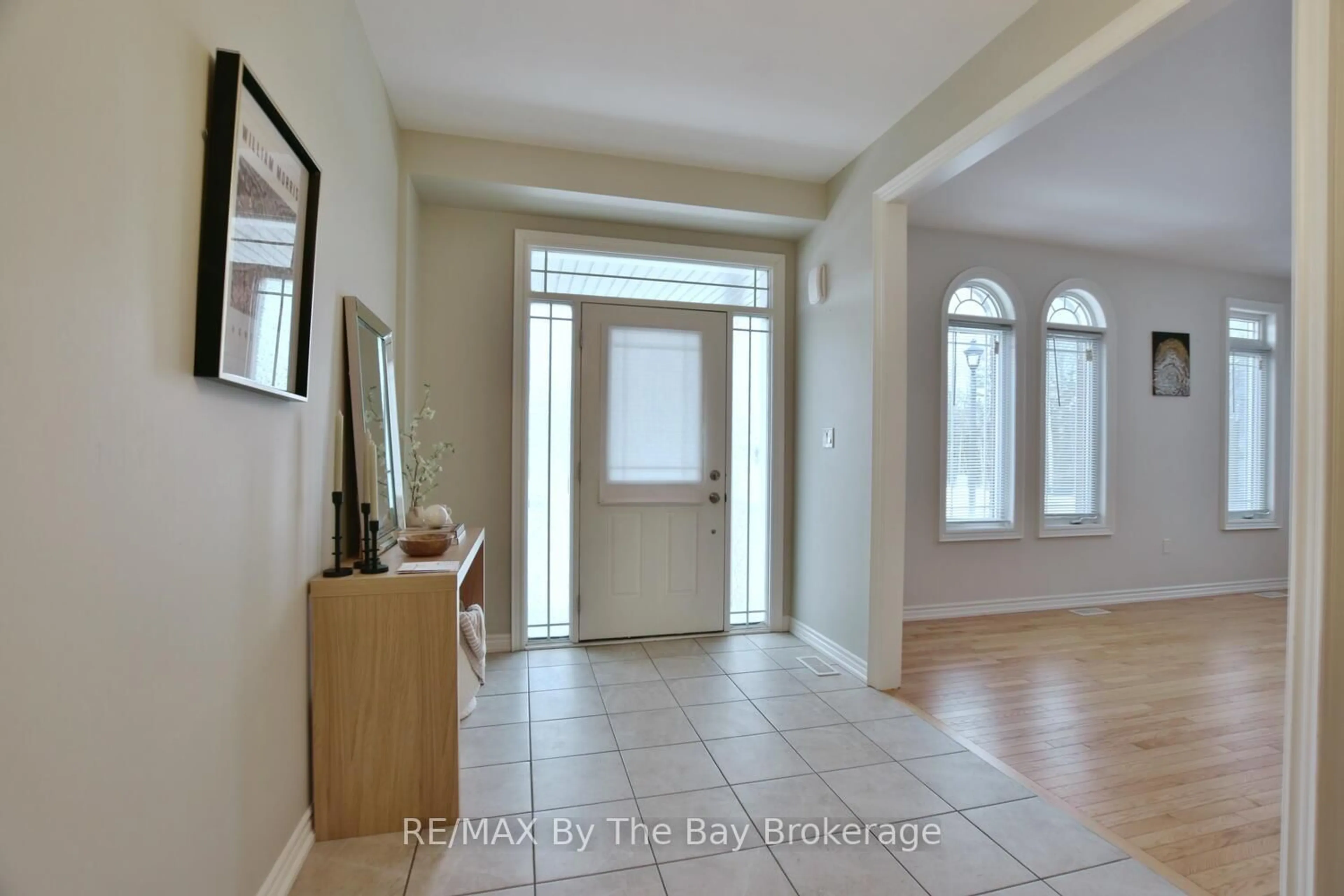 Indoor entryway for 52 Pearl St, Wasaga Beach Ontario L9Z 0G8