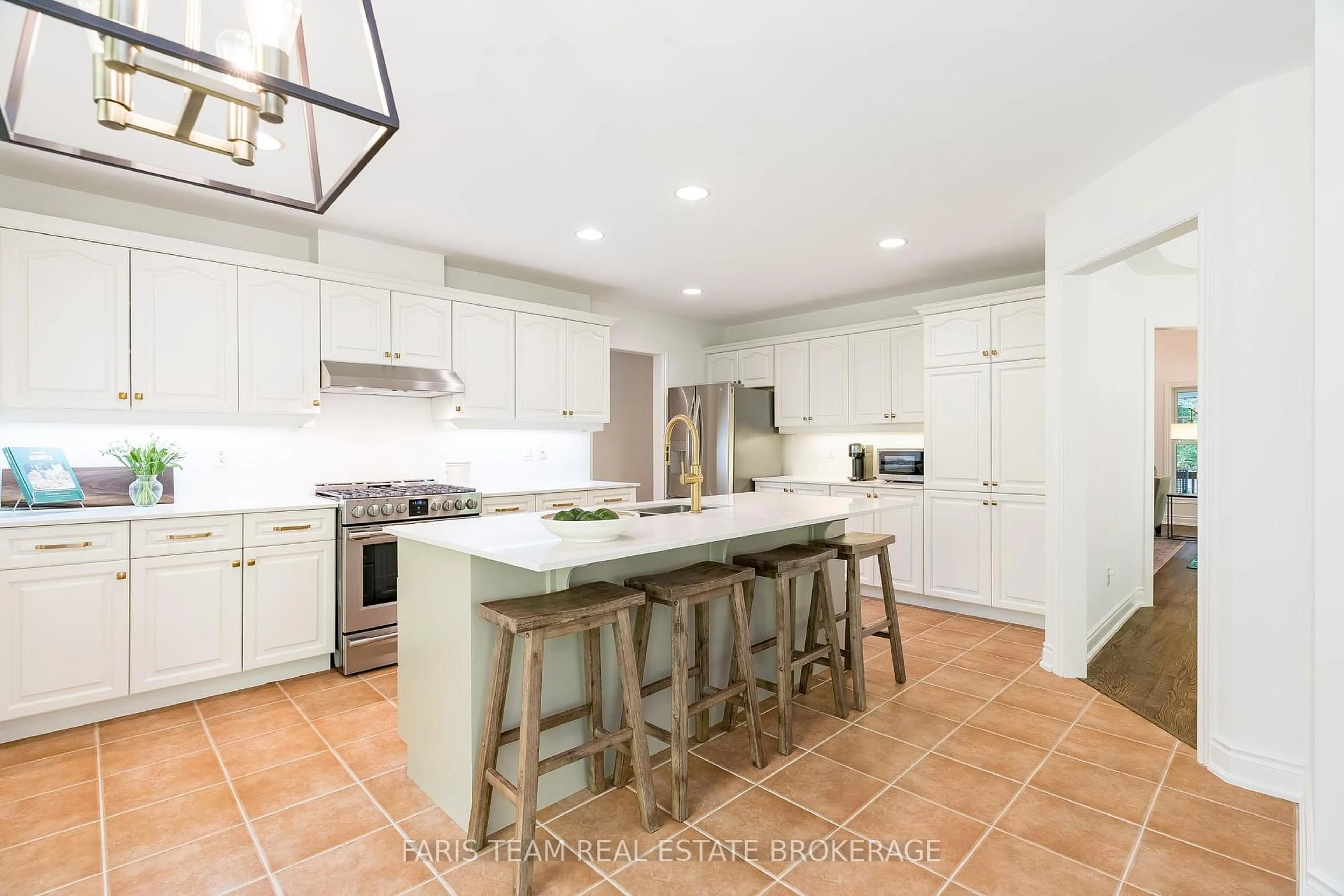 Open concept kitchen, ceramic/tile floor for 7 Glenhuron Dr, Springwater Ontario L9X 0T9