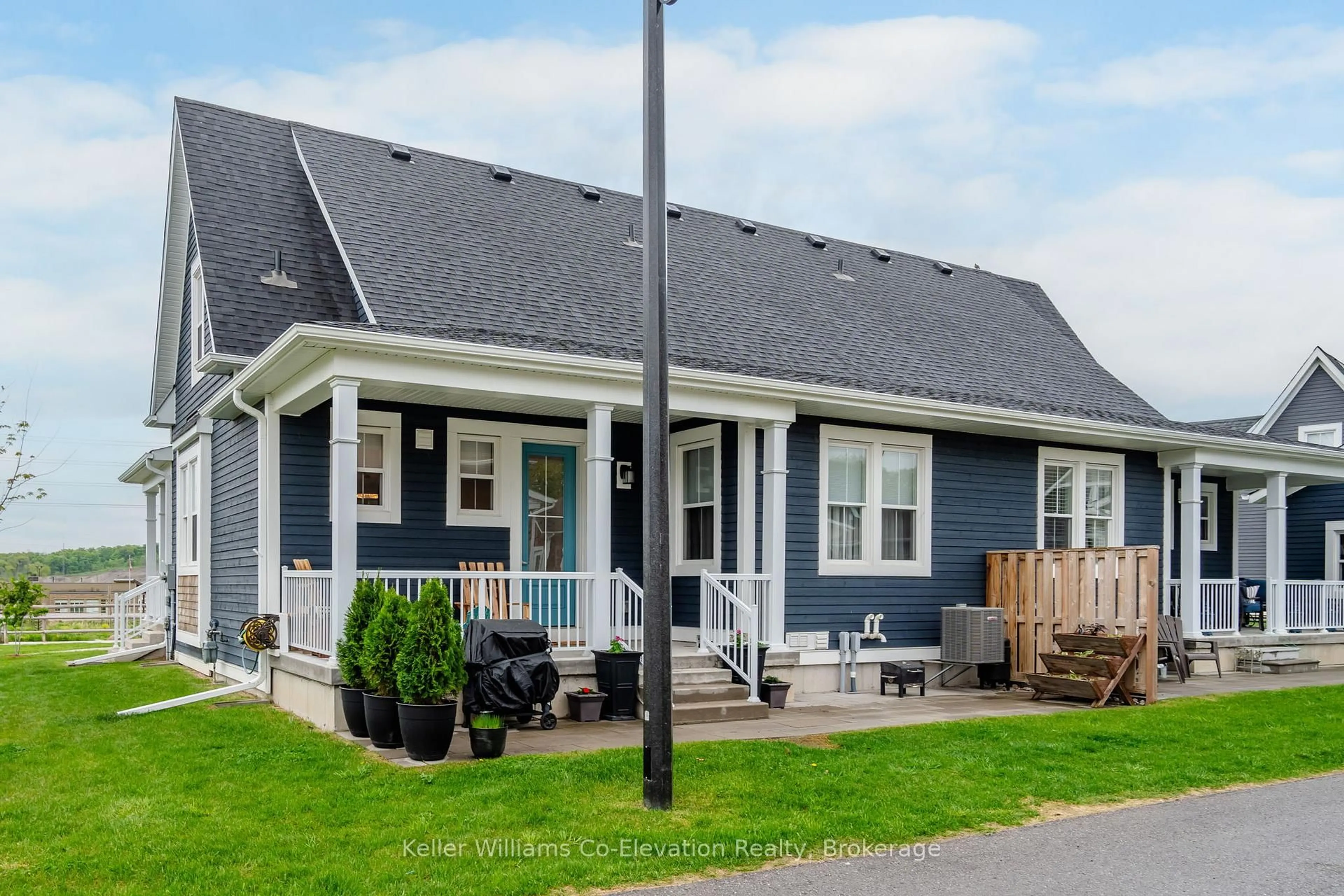Home with vinyl exterior material, street for 30 Samantha Lane, Midland Ontario L4R 0H4