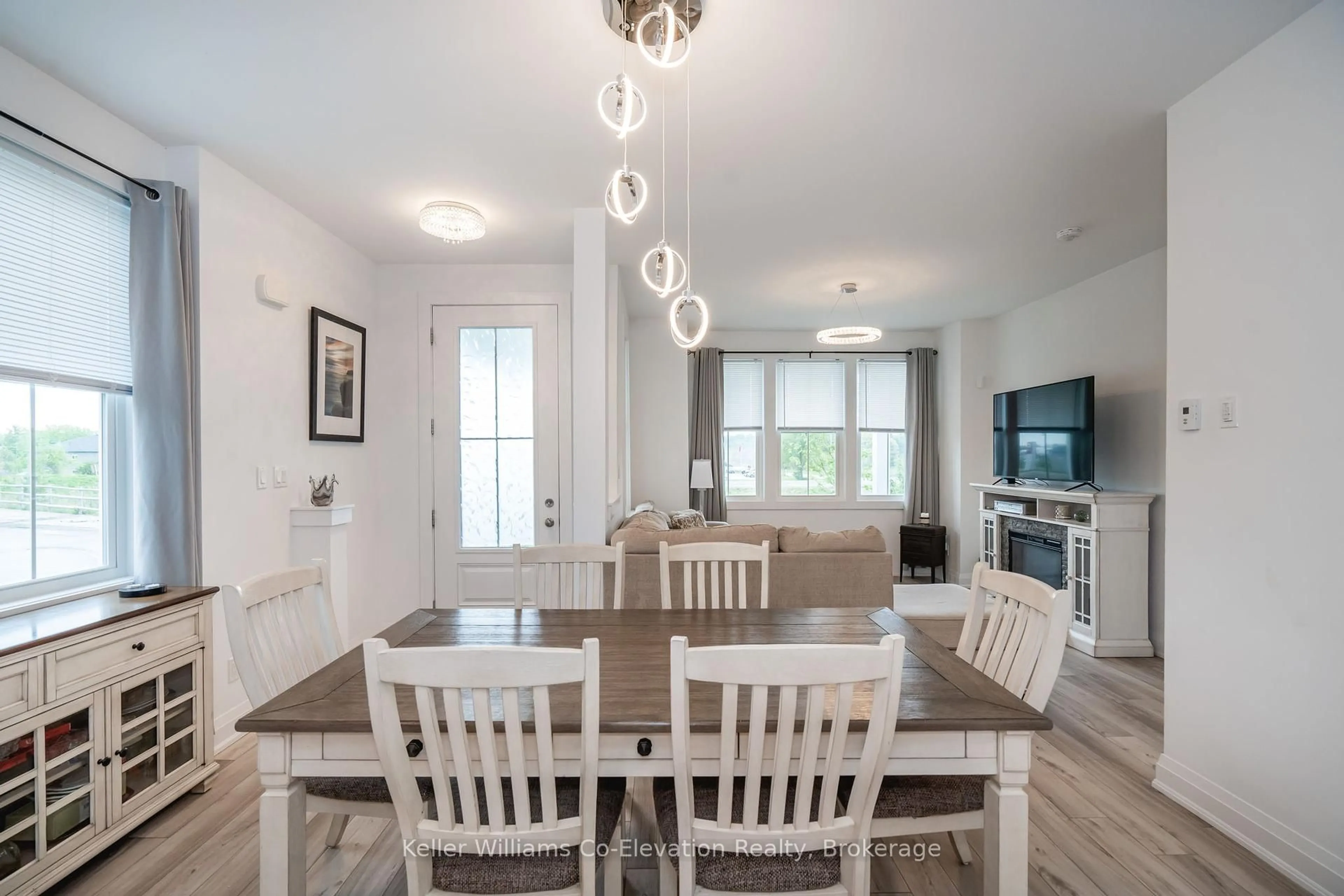 Dining room, wood/laminate floor for 30 Samantha Lane, Midland Ontario L4R 0H4