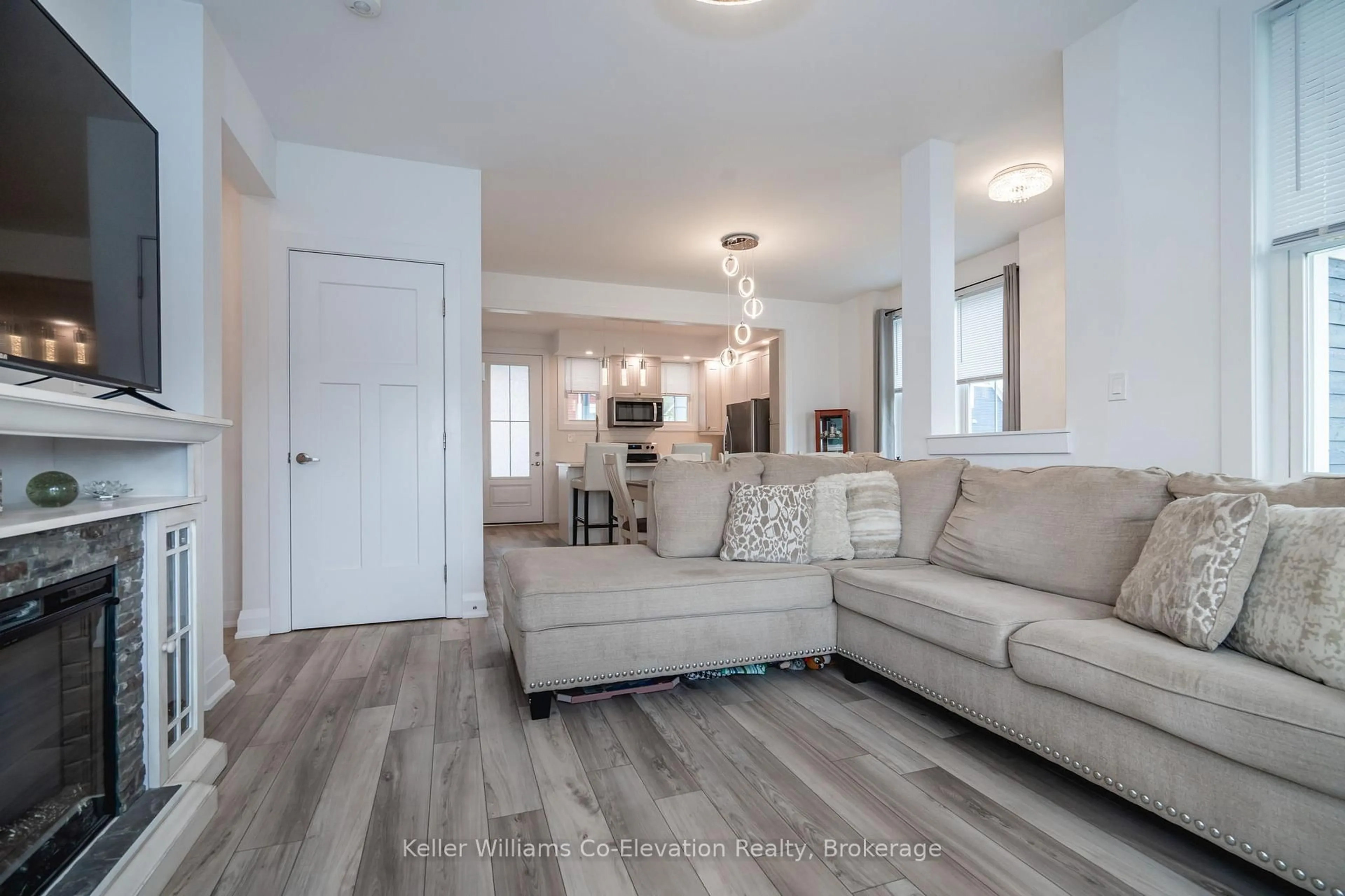 Living room with furniture, unknown for 30 Samantha Lane, Midland Ontario L4R 0H4