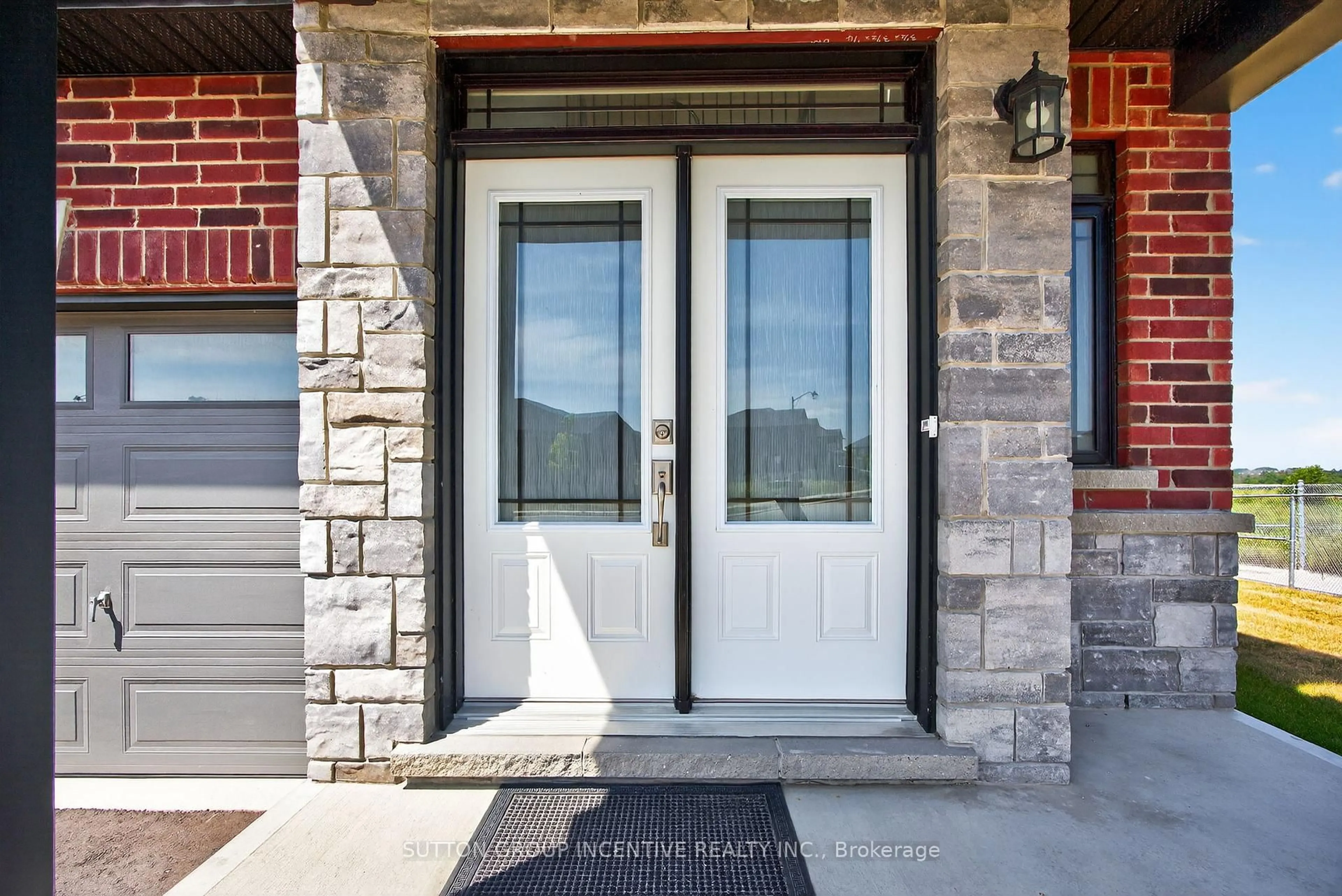 Indoor entryway for 76 Ritchie Cres, Springwater Ontario L0L 1P0