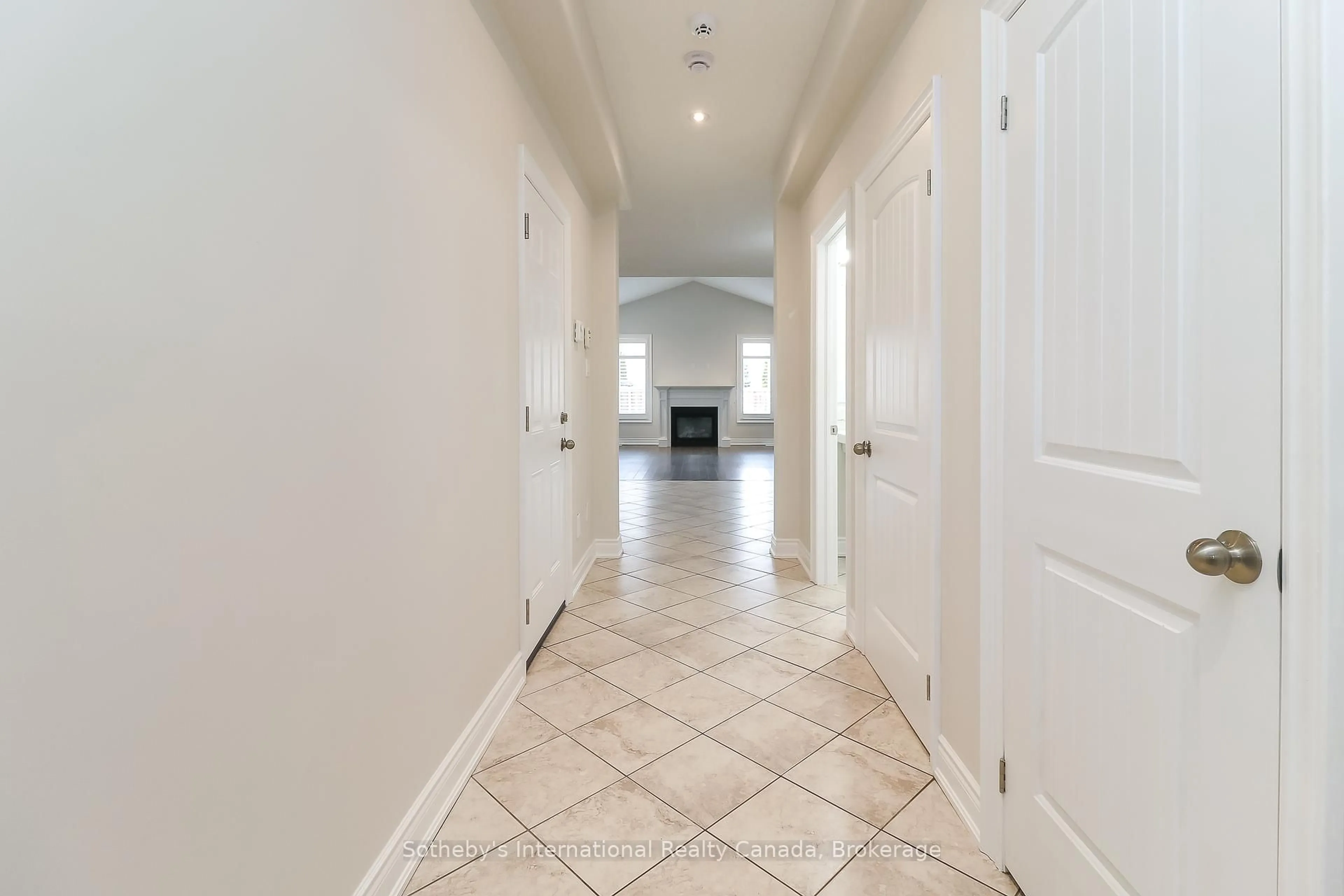 Indoor entryway for 75 Garbutt Cres, Collingwood Ontario L9Y 0H7
