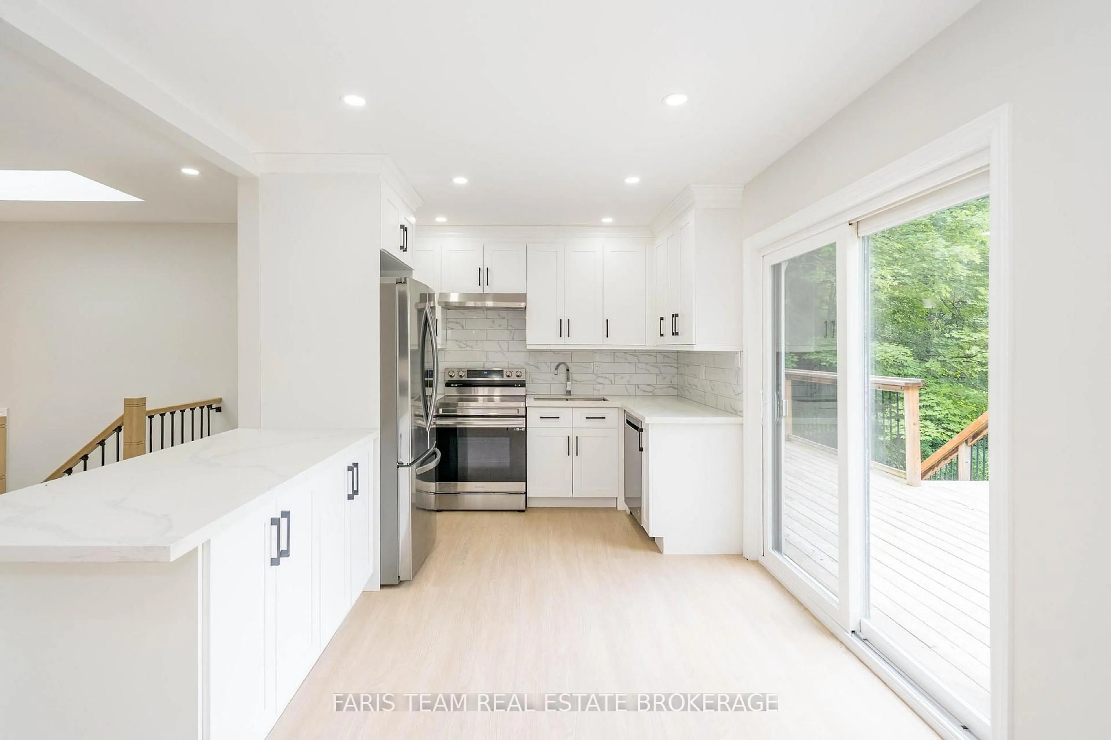 Open concept kitchen, unknown for 5127 Severn Pines Cres, Severn Ontario L0K 2B0
