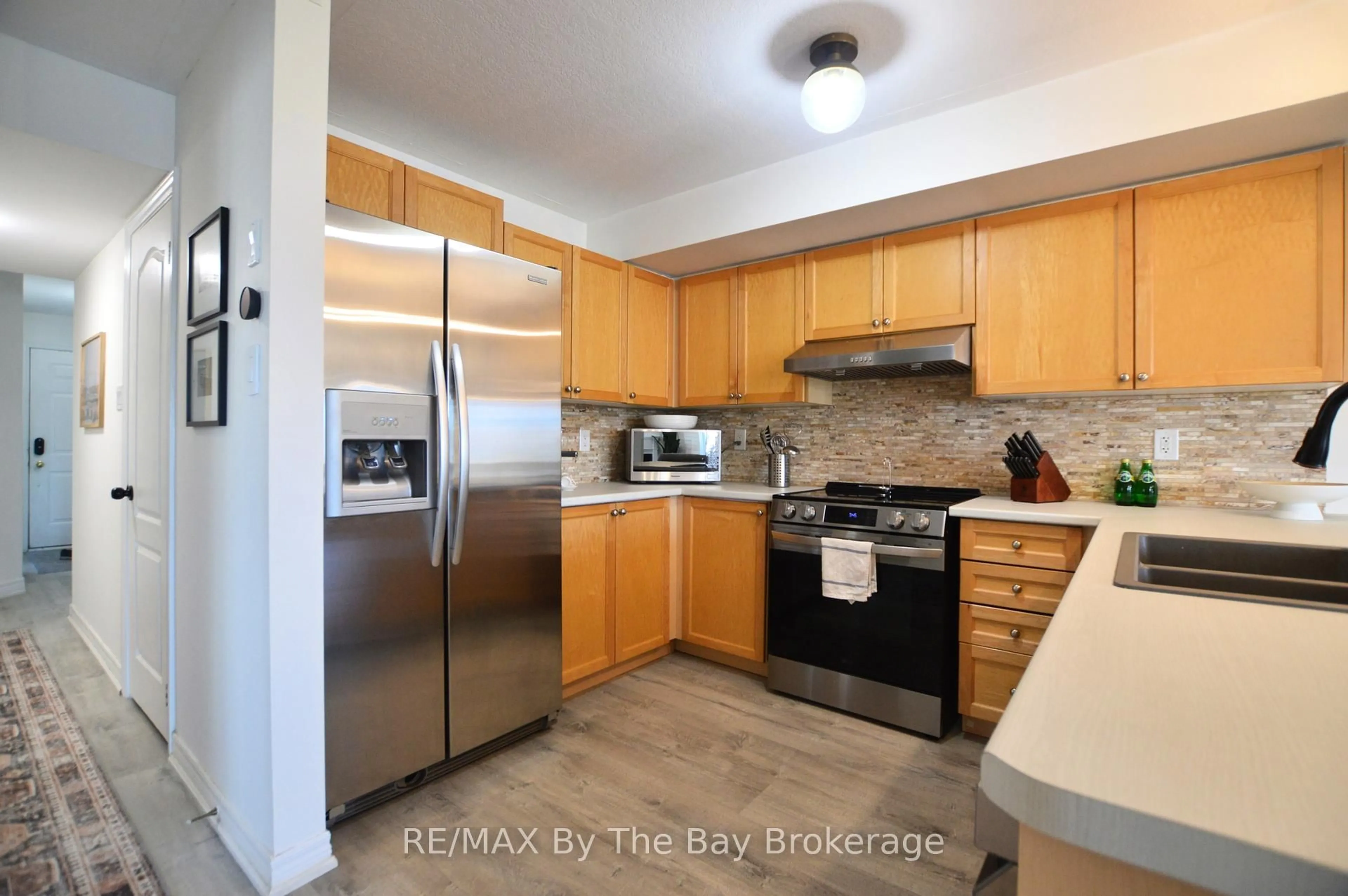 Standard kitchen, ceramic/tile floor for 194 RIVER Rd #2C, Wasaga Beach Ontario L9Z 2L6