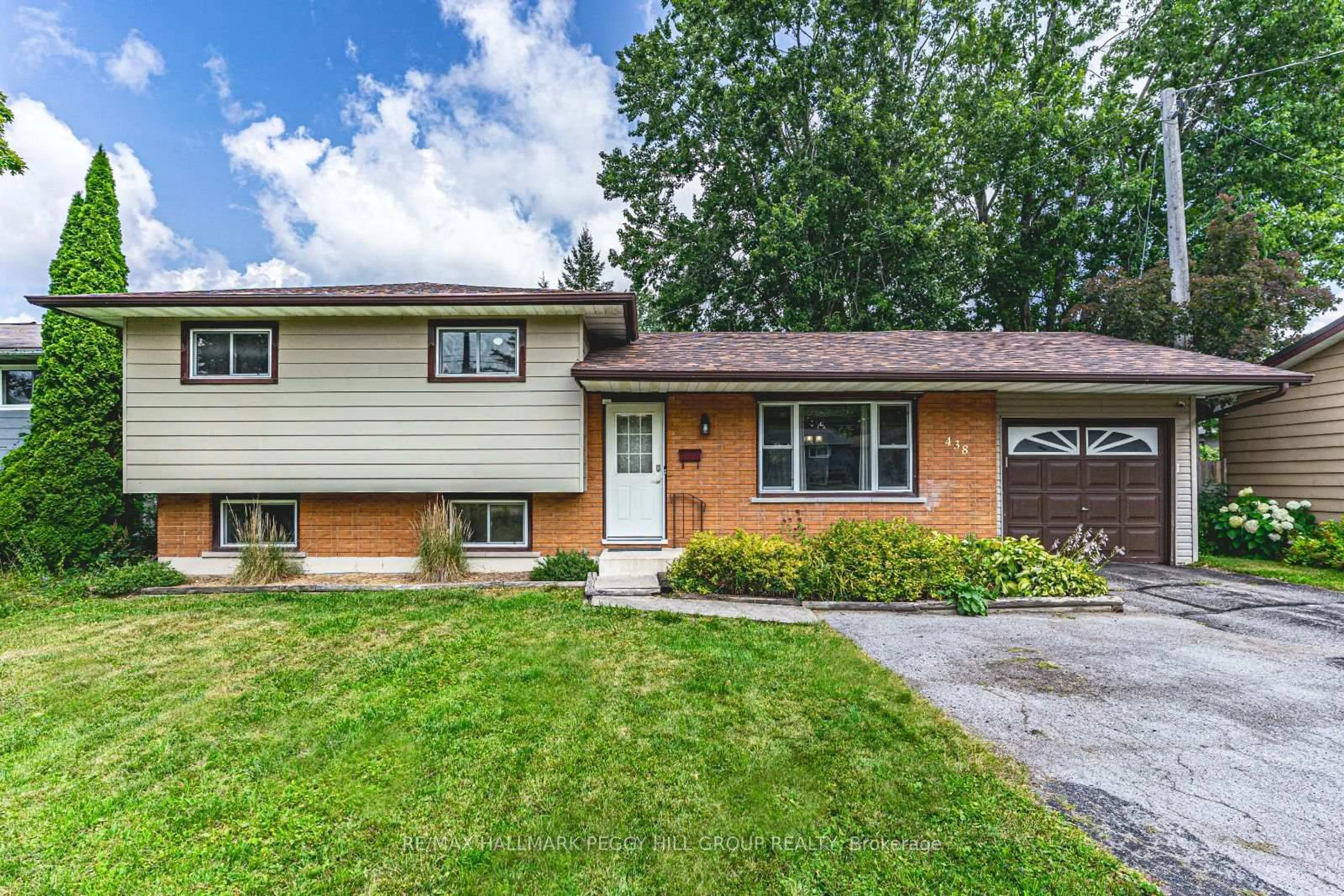 Home with vinyl exterior material, street for 438 Forest Ave, Orillia Ontario L3V 4A1
