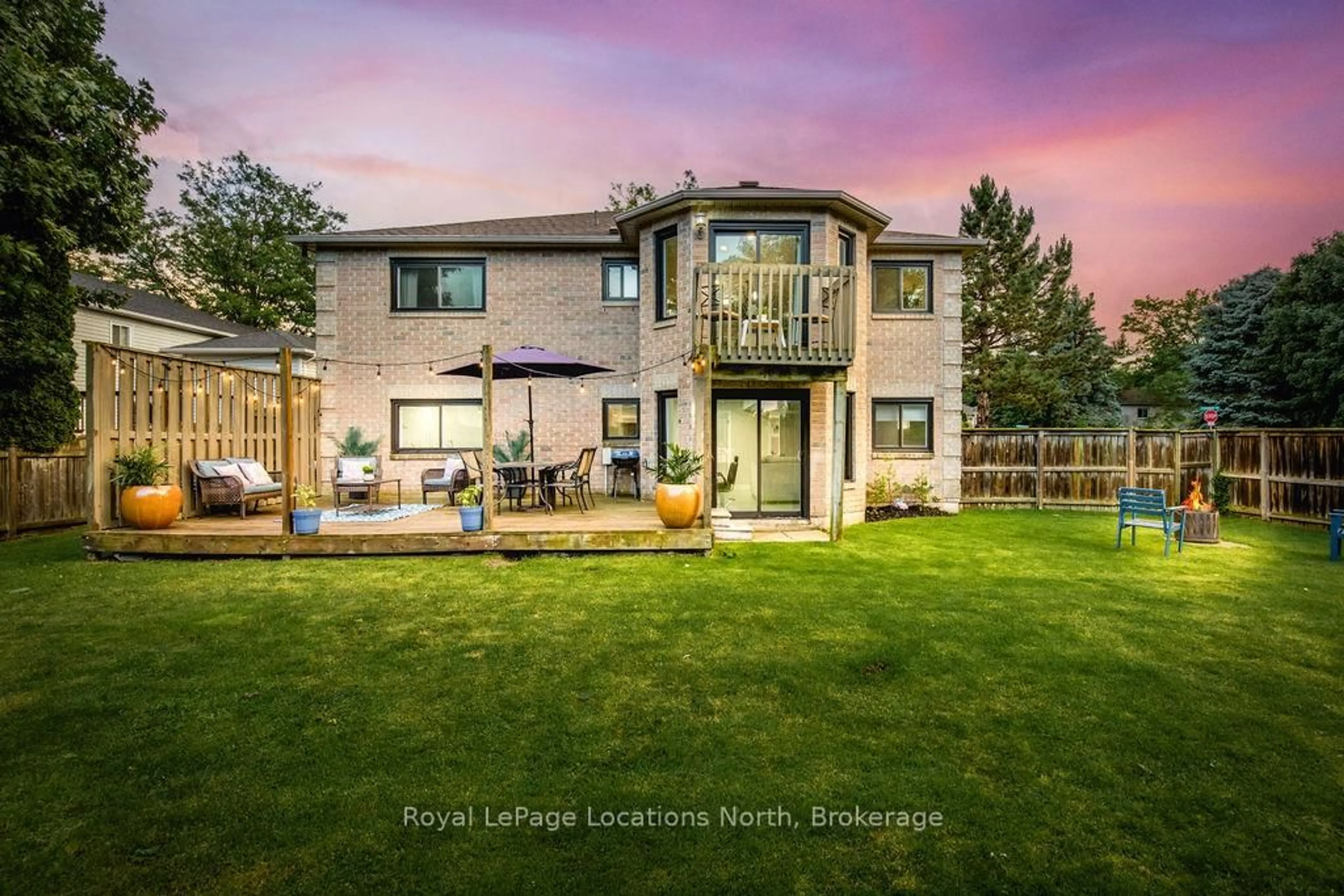 A pic from outside/outdoor area/front of a property/back of a property/a pic from drone, unknown for 1 Timberland Cres, Wasaga Beach Ontario L9Z 1G7