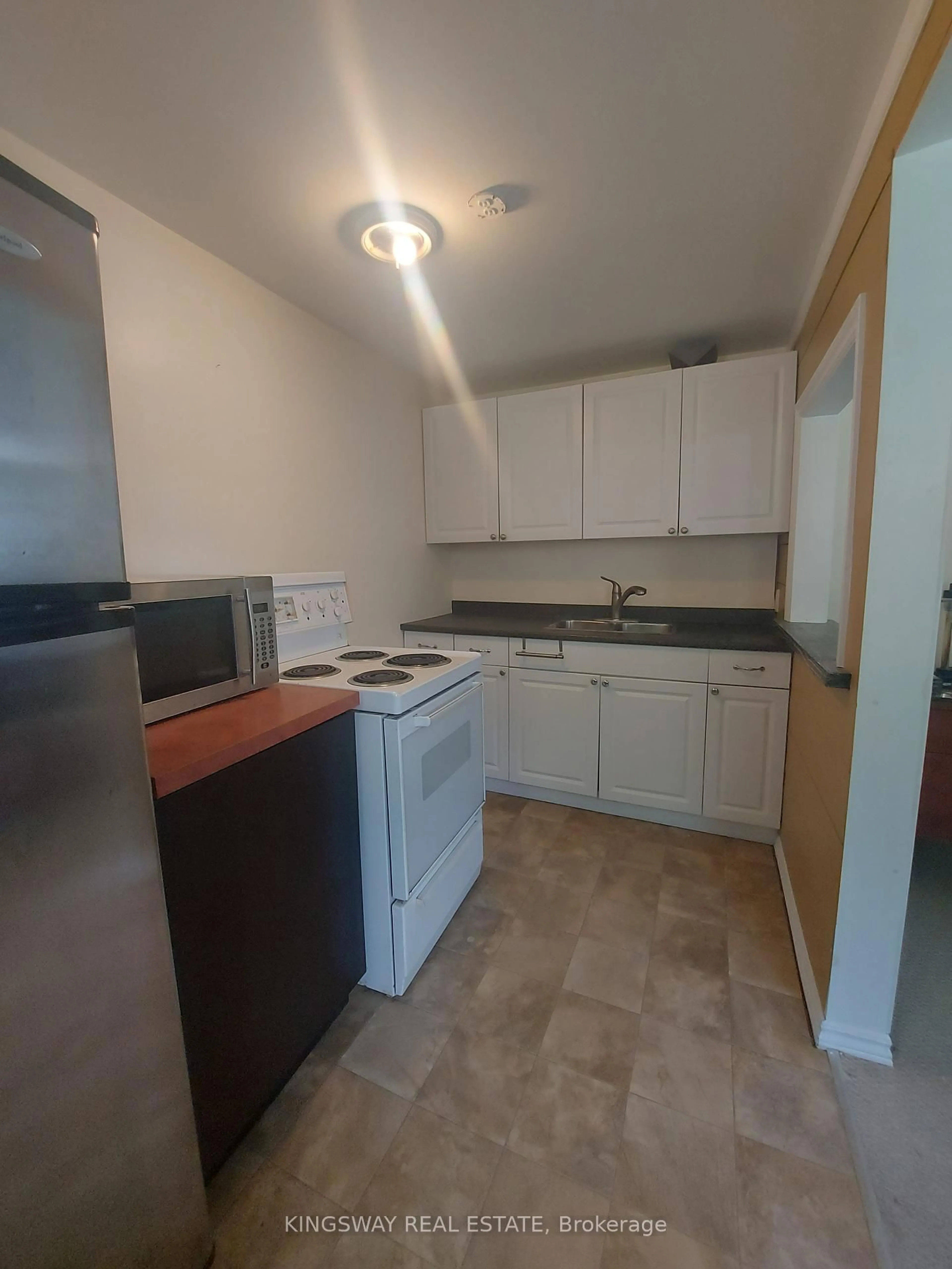 Standard kitchen, unknown for 79 Patrick St, Orillia Ontario L3V 5L3