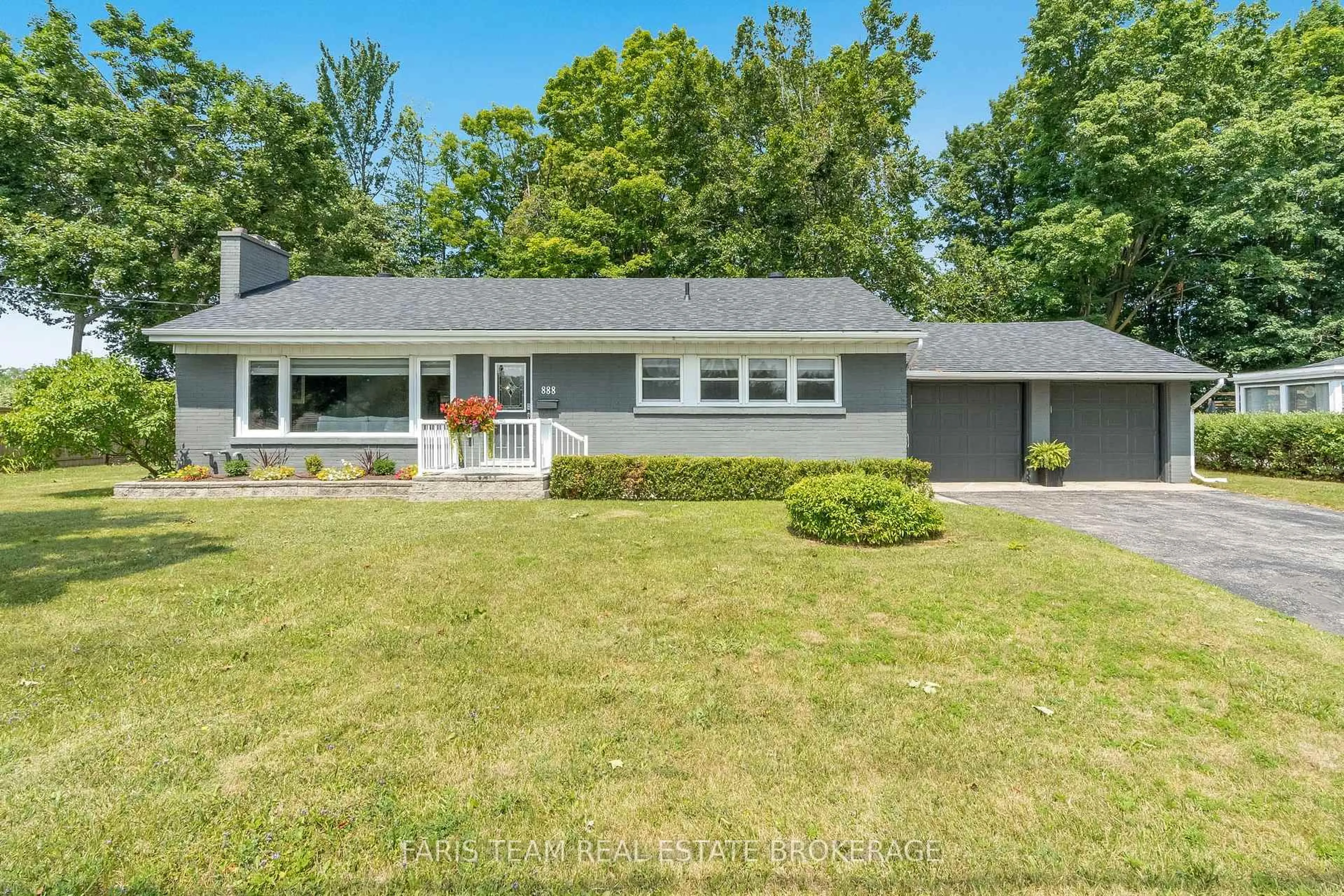 Home with vinyl exterior material, street for 888 Hugel Ave, Midland Ontario L4R 1X6