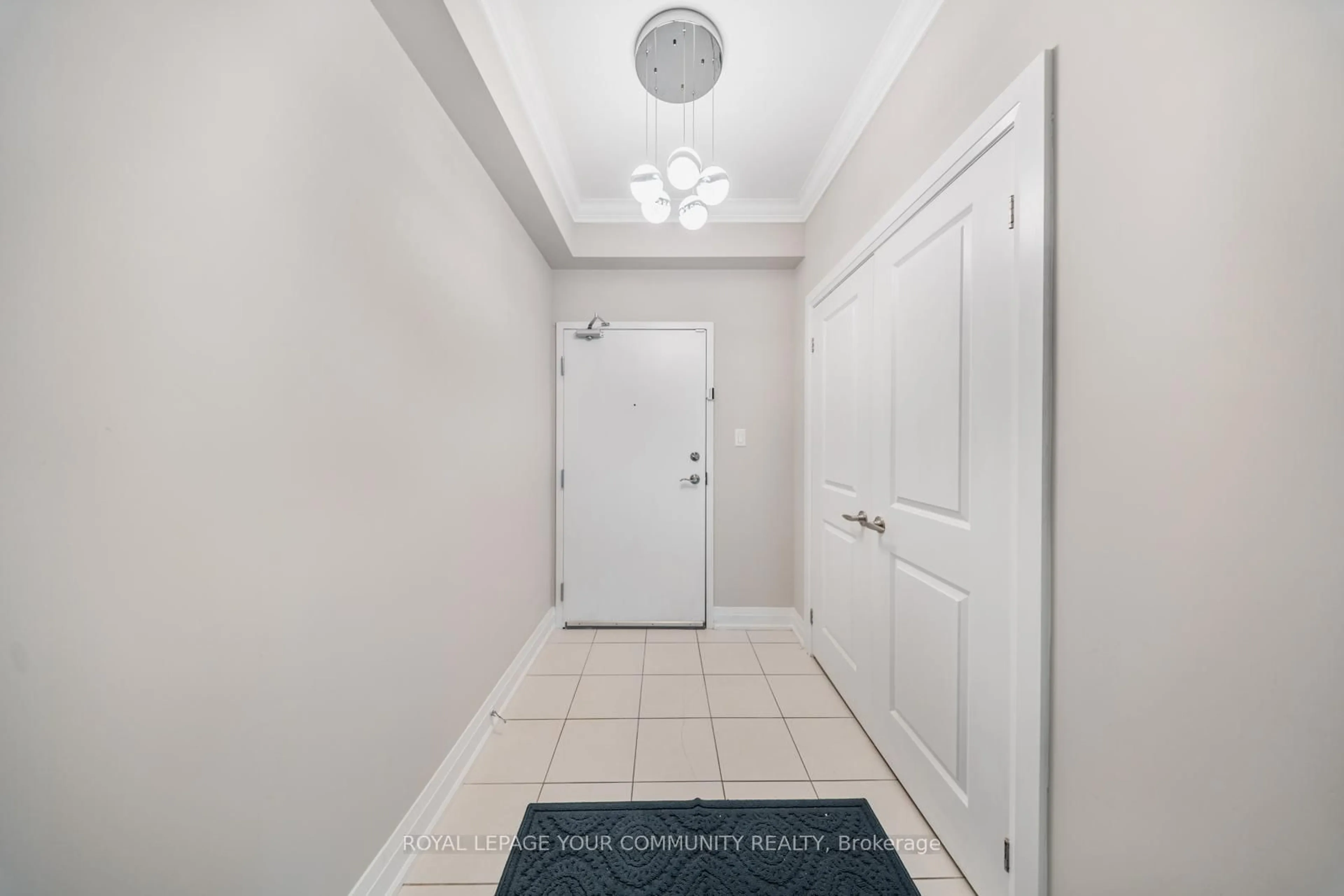 Indoor entryway for 304 Essa Rd #113, Barrie Ontario L9J 0H4