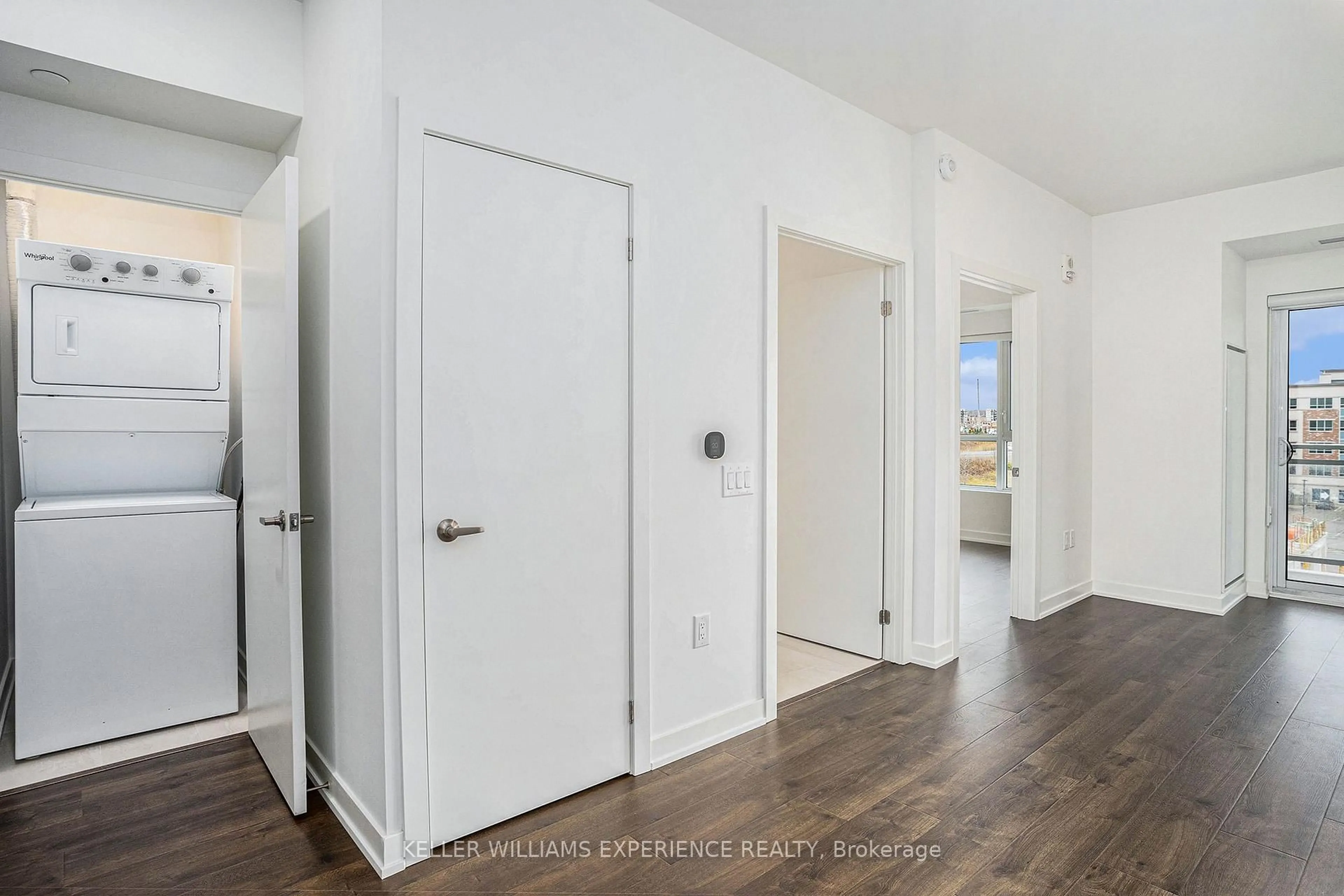Indoor entryway for 56 Lakeside Terr #302, Barrie Ontario L4M 7B9