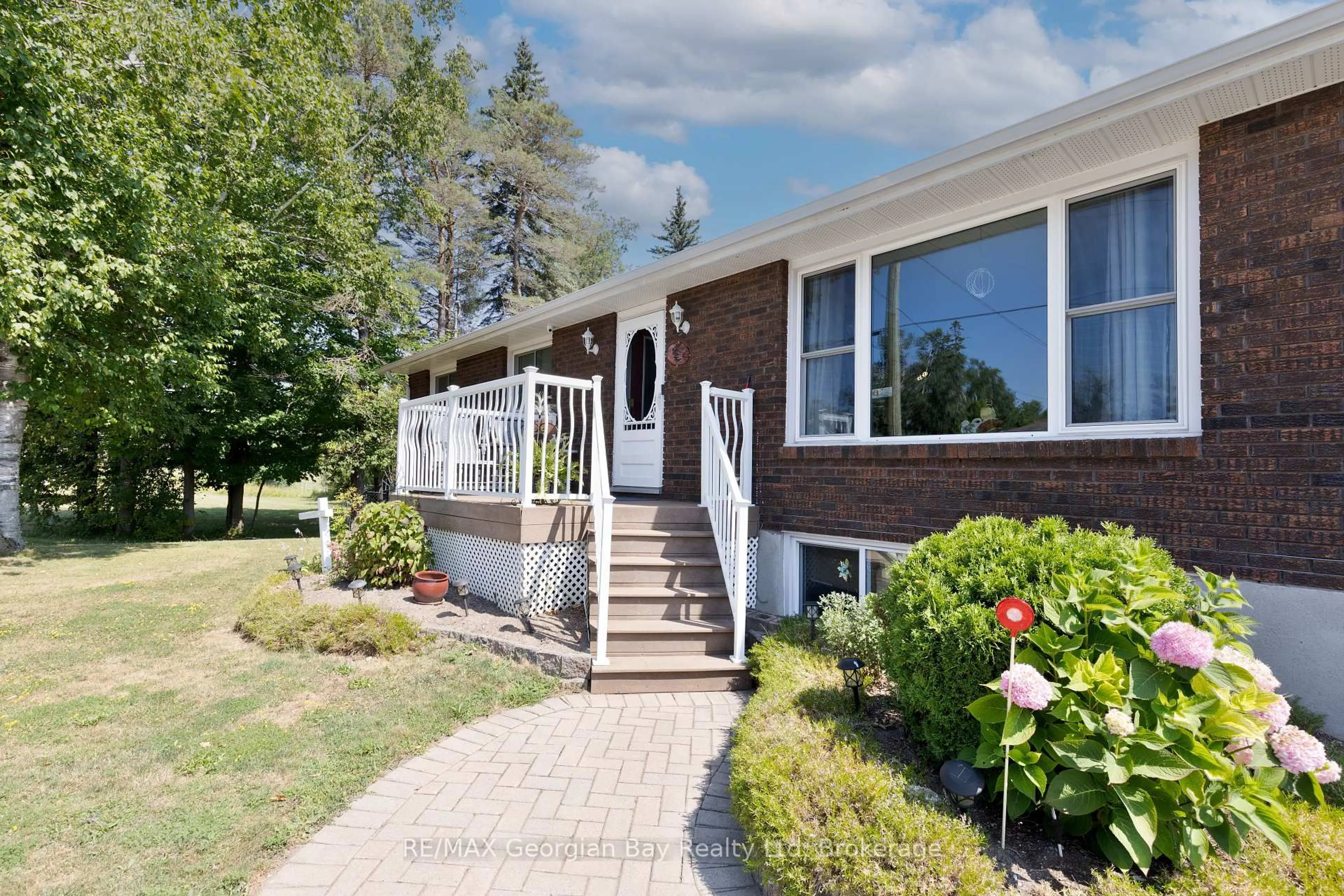 Home with vinyl exterior material, street for 739 SIMCOE Ave, Tay Ontario L0K 1R0