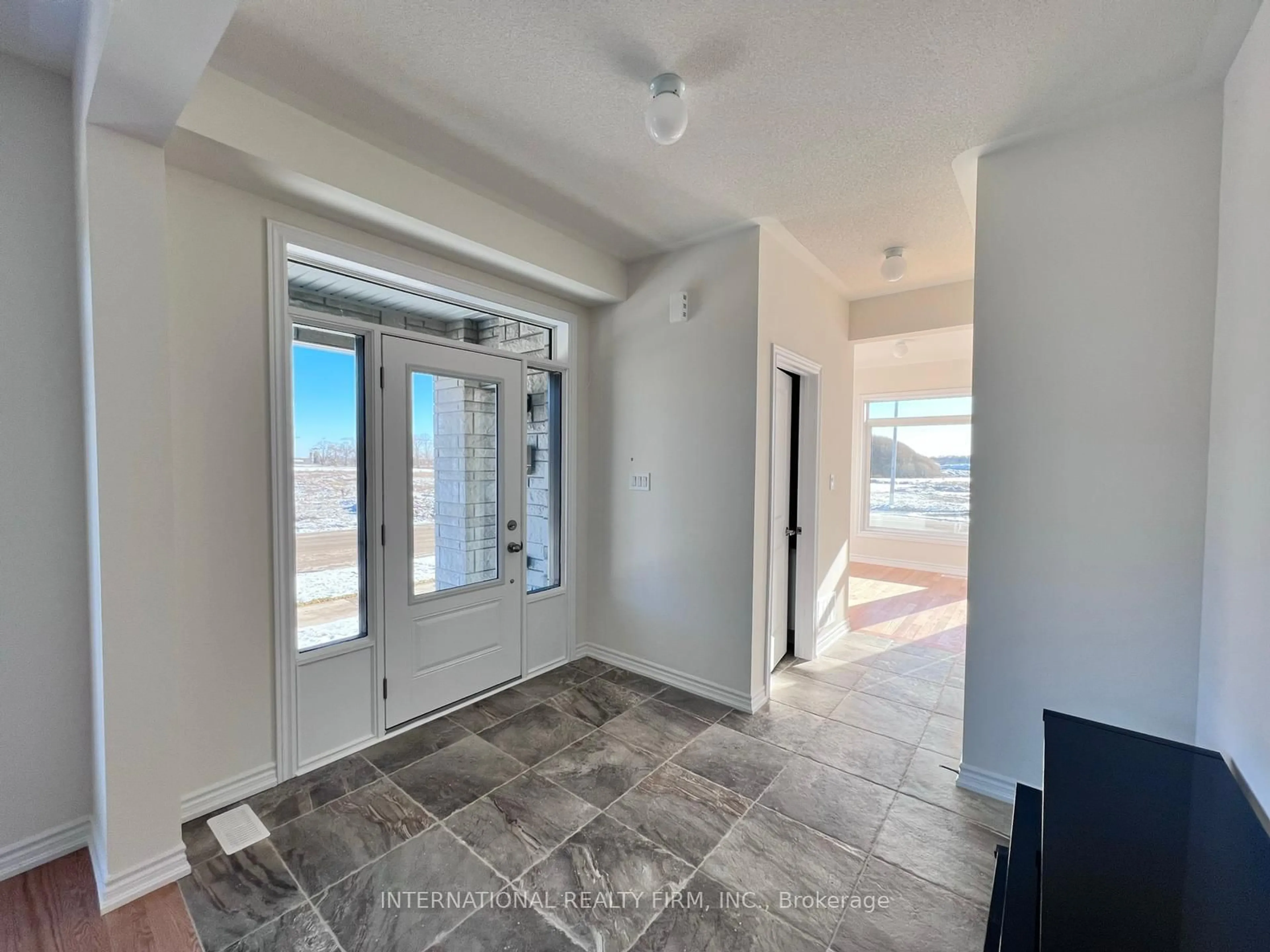 Indoor entryway for 8 Zaba Rd, Barrie Ontario L9J 0L9