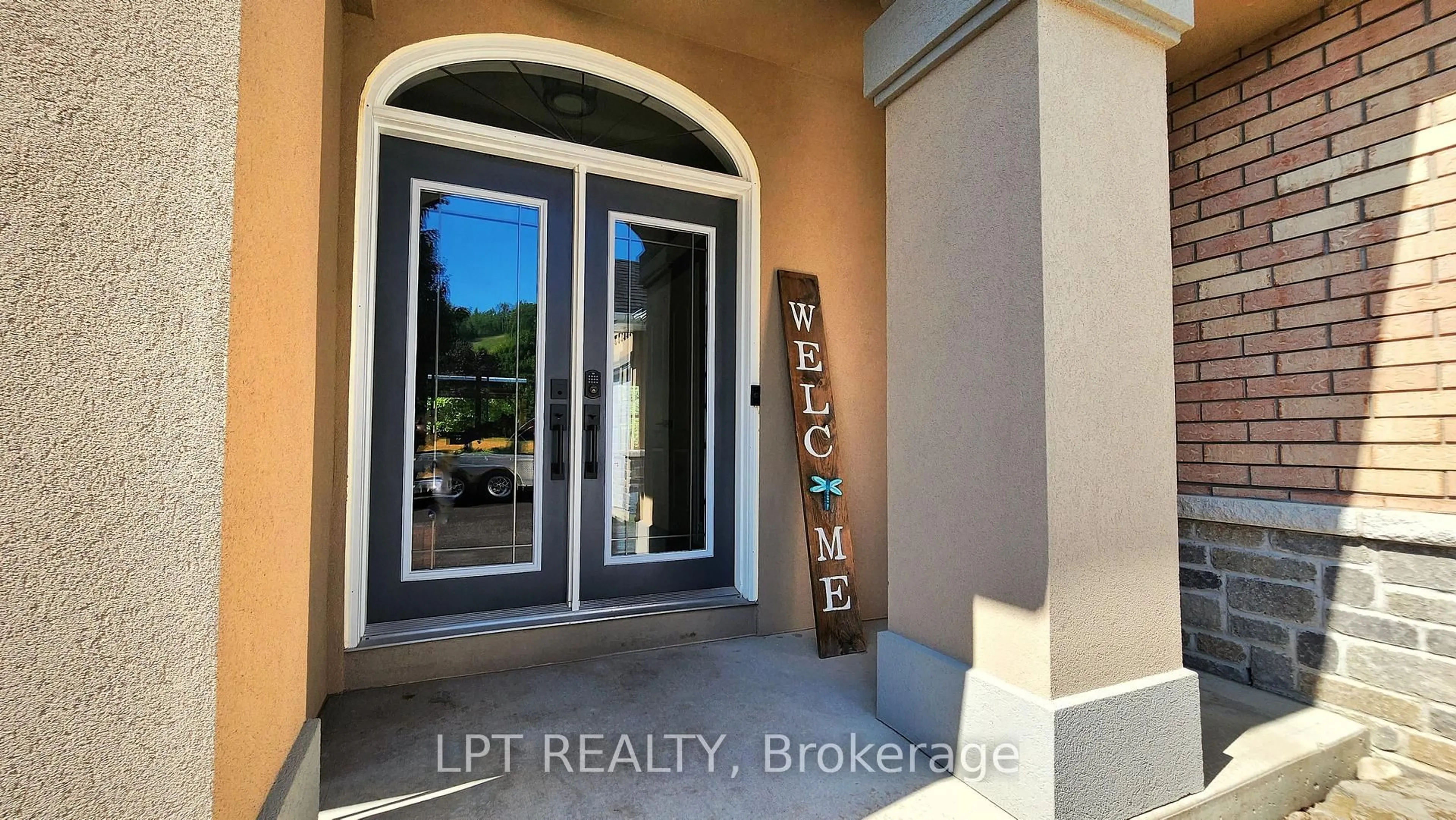 Indoor entryway for 18 Eder Tr, Springwater Ontario L0L 1Y3