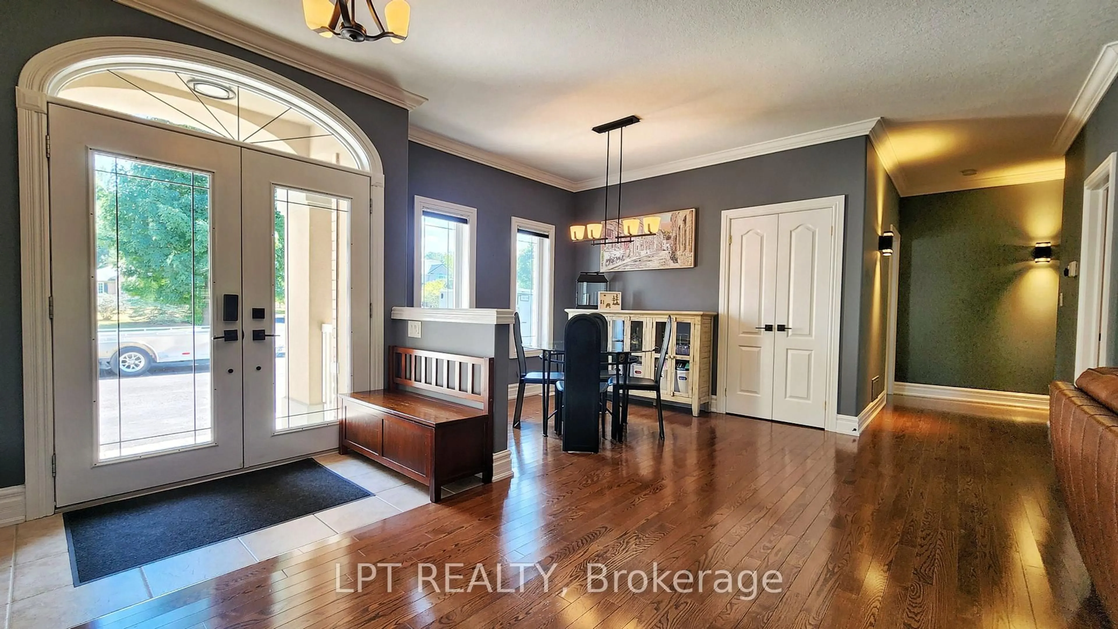 Indoor entryway for 18 Eder Tr, Springwater Ontario L0L 1Y3