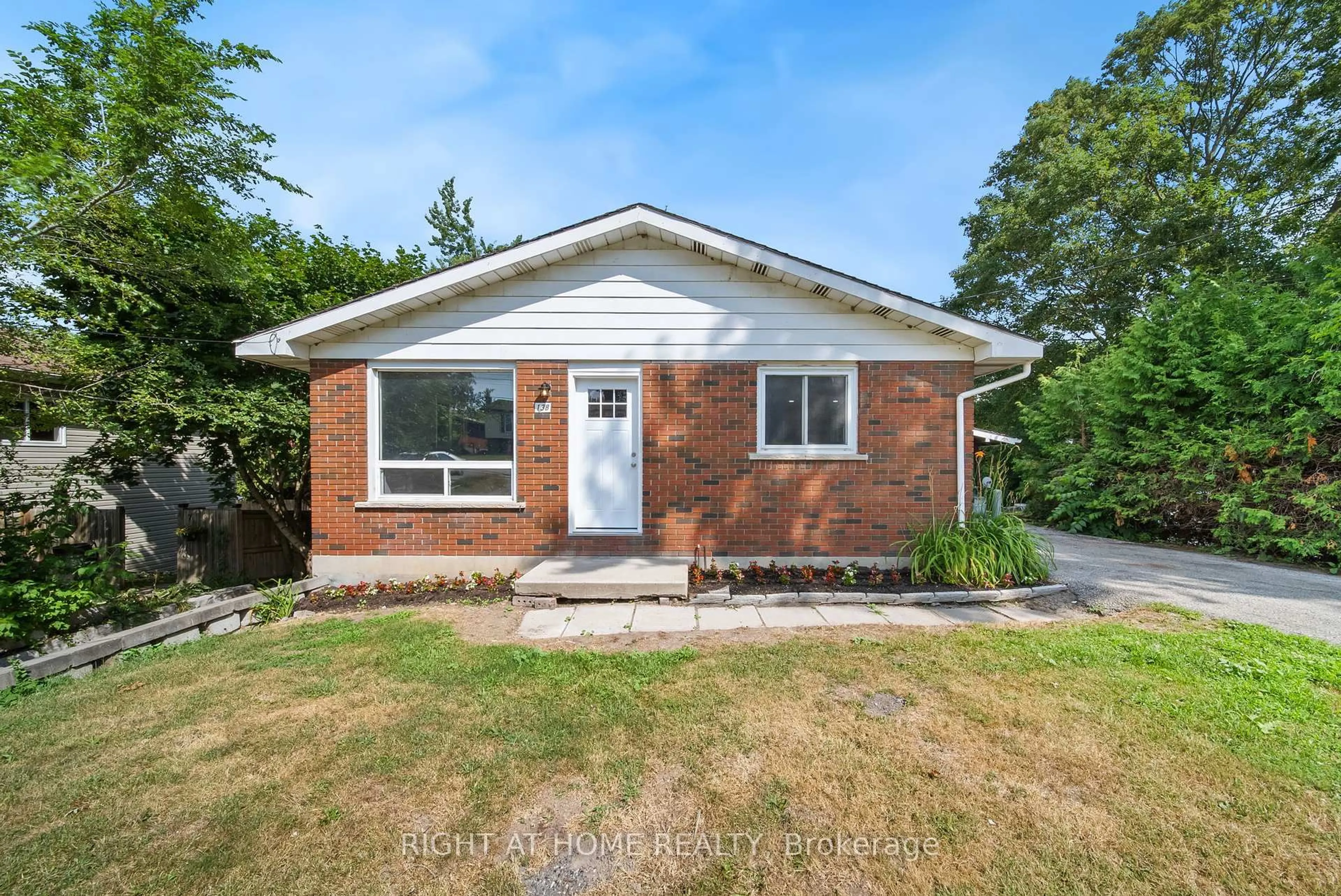Home with brick exterior material, street for 138 Simcoe St, Orillia Ontario L3V 1G9