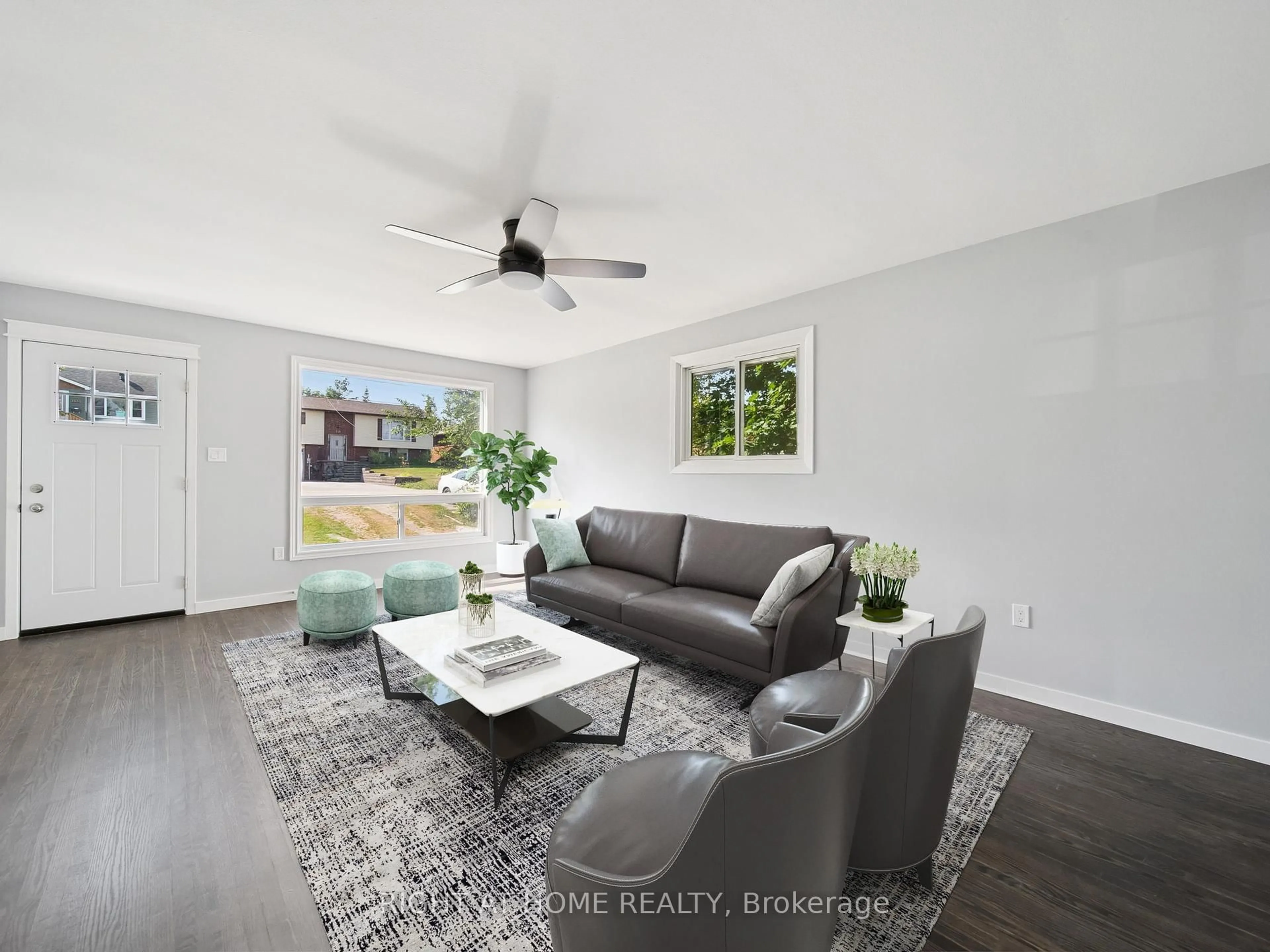 Living room with furniture, unknown for 138 Simcoe St, Orillia Ontario L3V 1G9