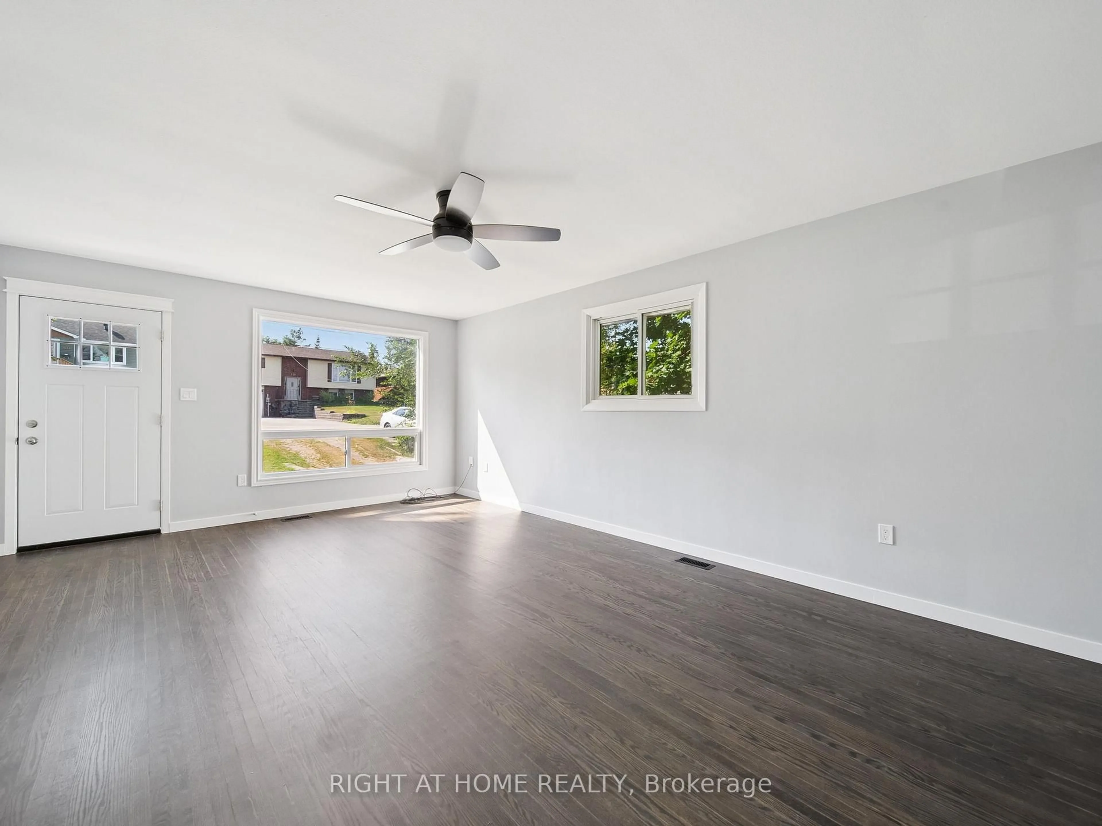 A pic of a room for 138 Simcoe St, Orillia Ontario L3V 1G9