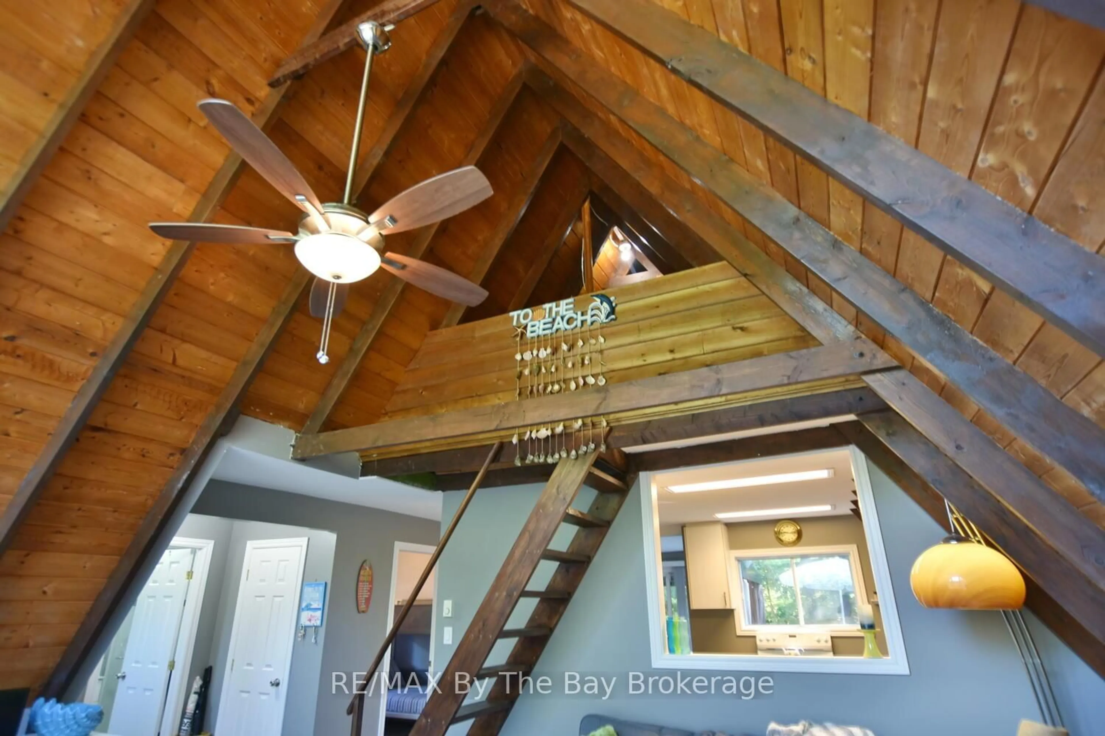 Indoor foyer for 1335 River Rd, Wasaga Beach Ontario L9Z 2R7