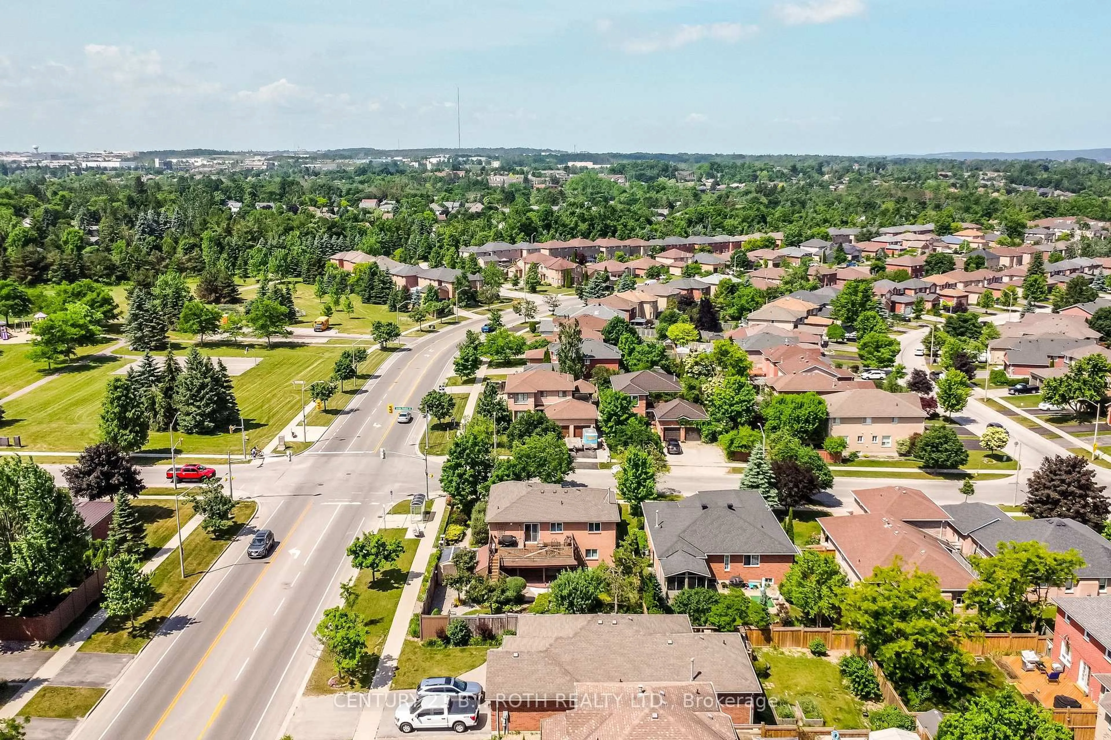 A pic from outside/outdoor area/front of a property/back of a property/a pic from drone, street for 127 Golden Meadow Rd, Barrie Ontario L4N 8K2